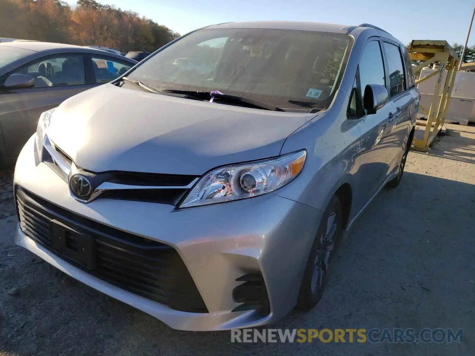 2 Photograph of a damaged car 5TDJZ3DC0LS244815 TOYOTA SIENNA 2020