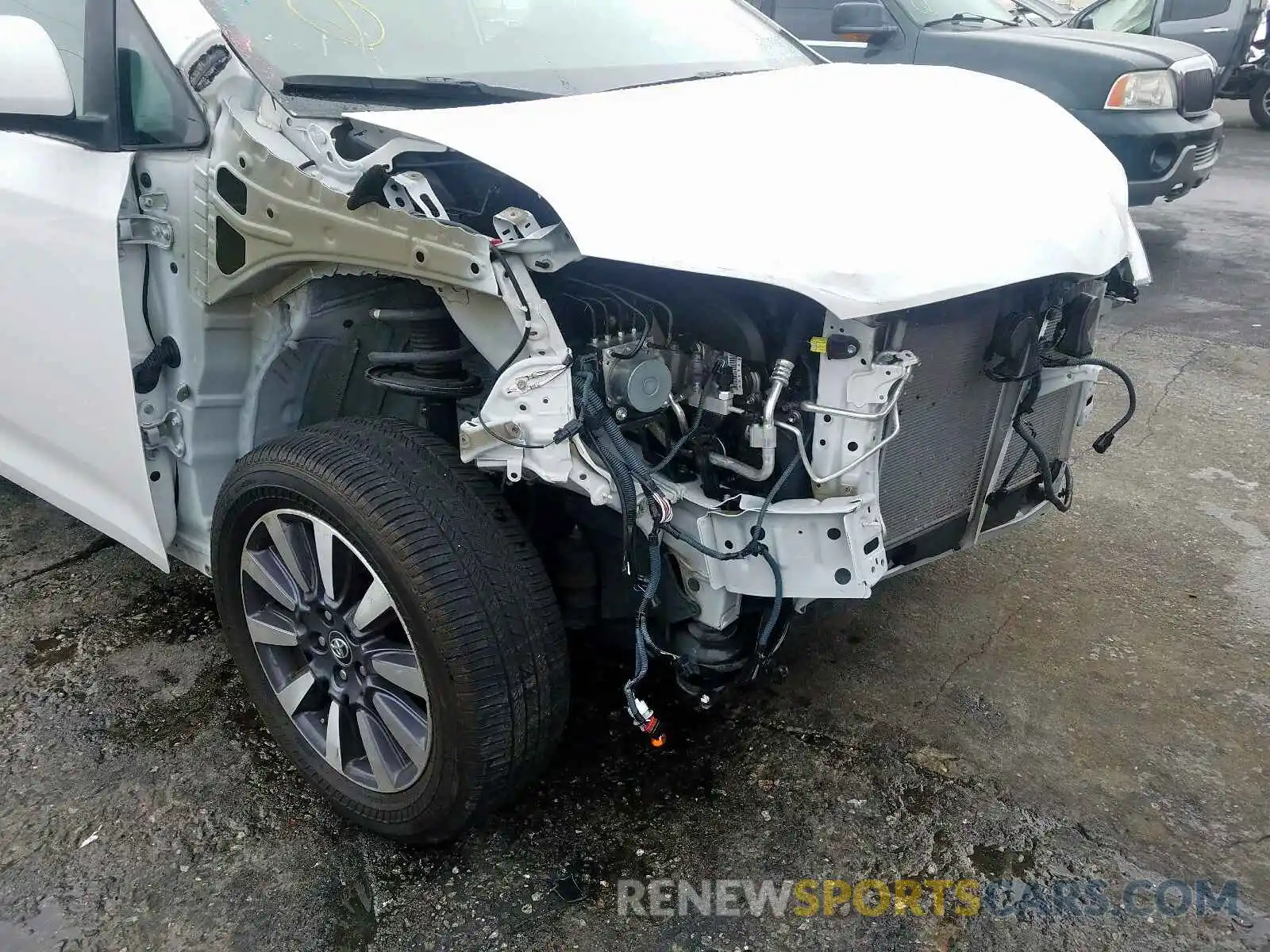 9 Photograph of a damaged car 5TDJZ3DC1LS236318 TOYOTA SIENNA 2020