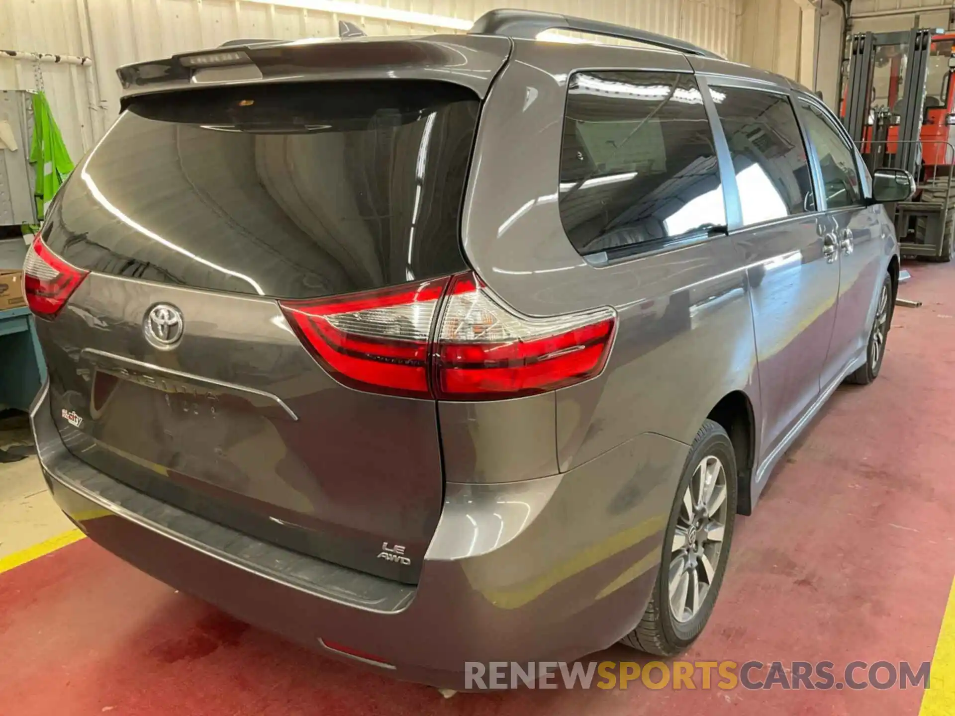 12 Photograph of a damaged car 5TDJZ3DC1LS244855 TOYOTA SIENNA 2020