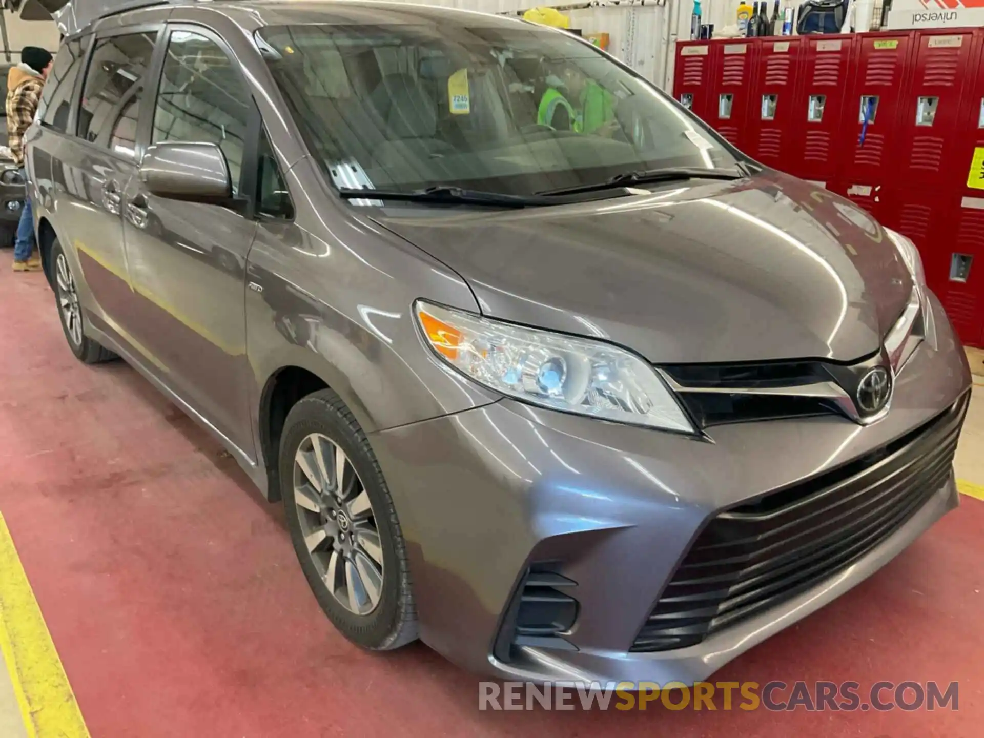 34 Photograph of a damaged car 5TDJZ3DC1LS244855 TOYOTA SIENNA 2020