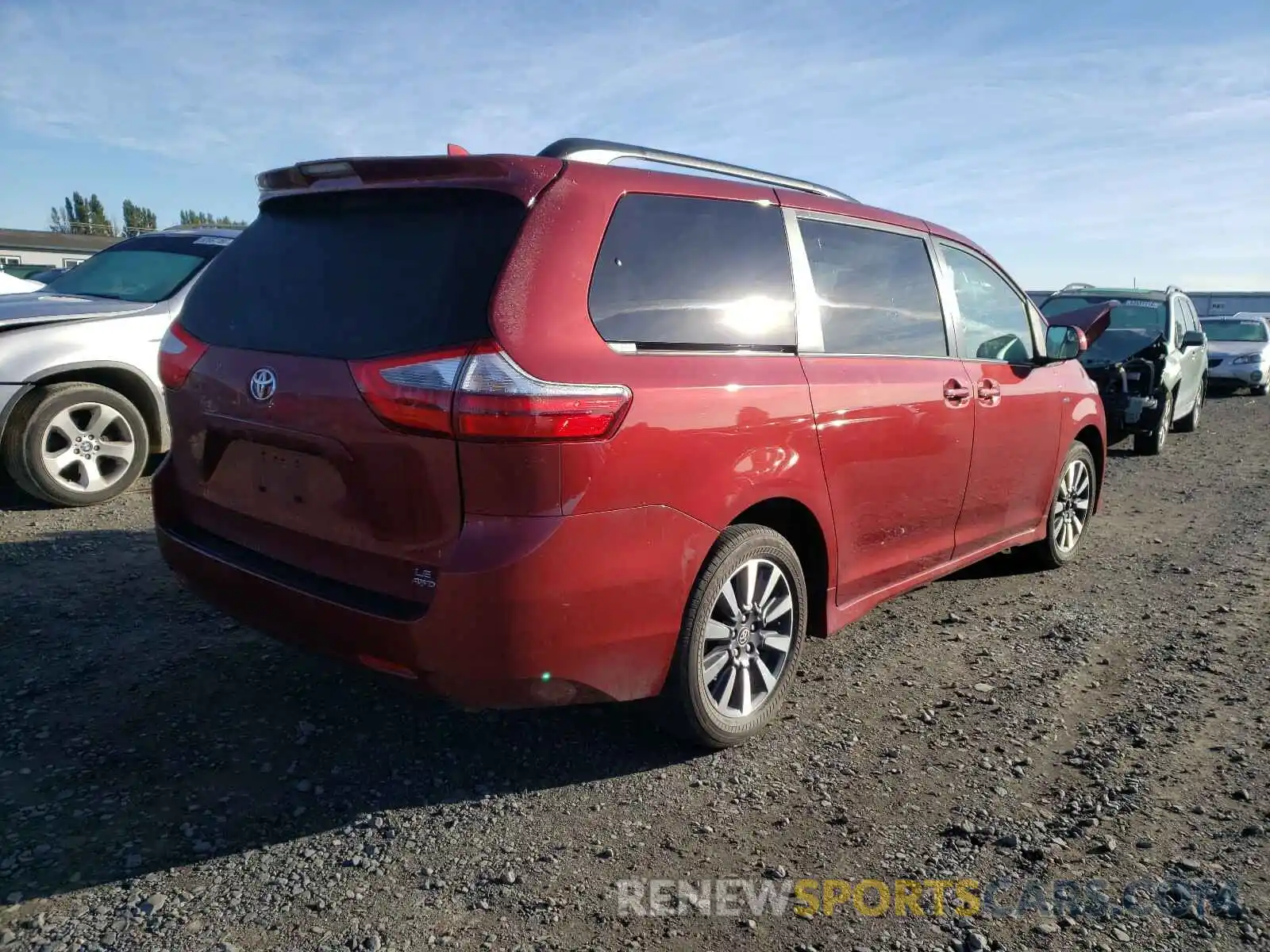 4 Photograph of a damaged car 5TDJZ3DC2LS228731 TOYOTA SIENNA 2020