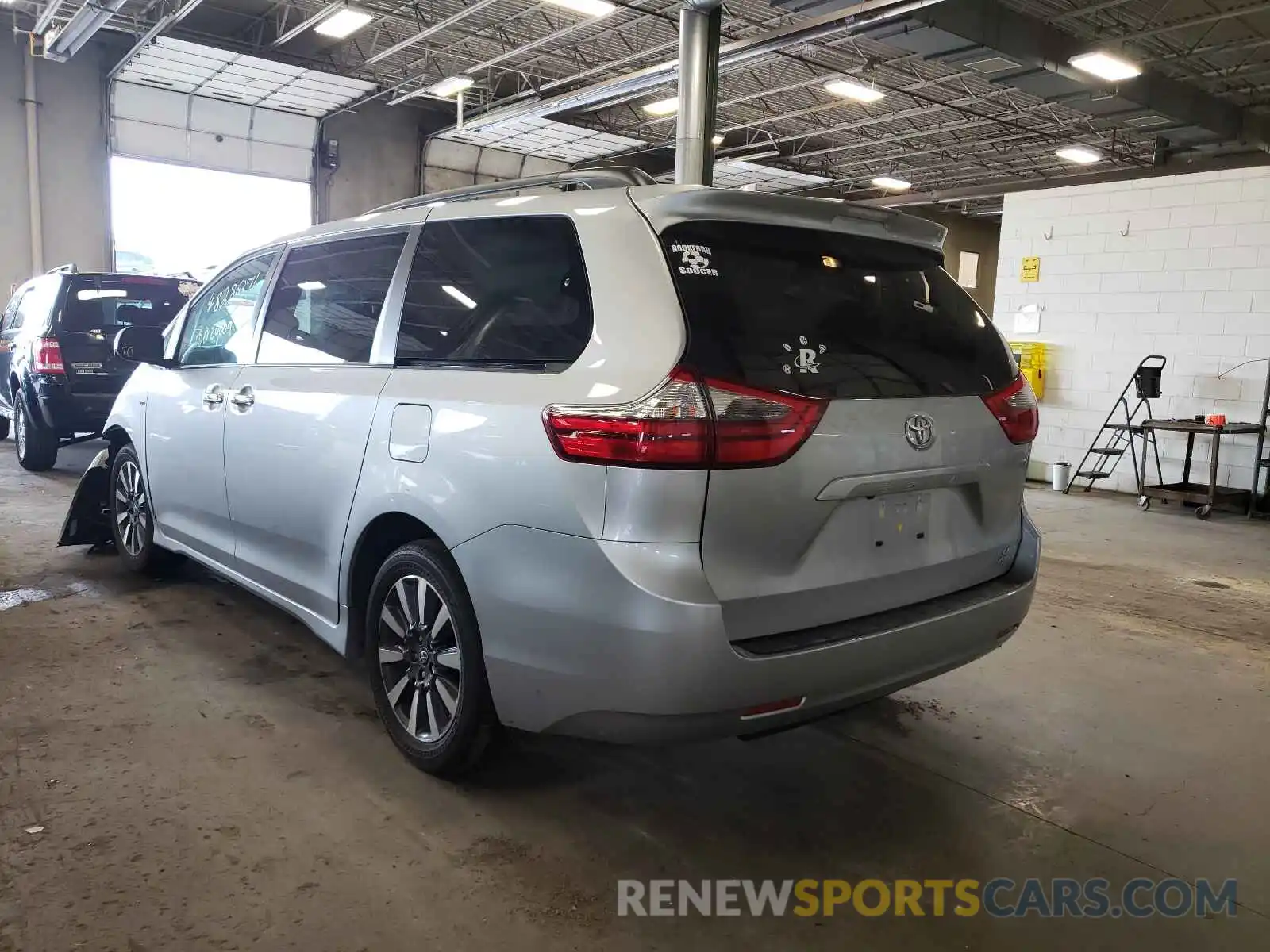 3 Photograph of a damaged car 5TDJZ3DC2LS238966 TOYOTA SIENNA 2020