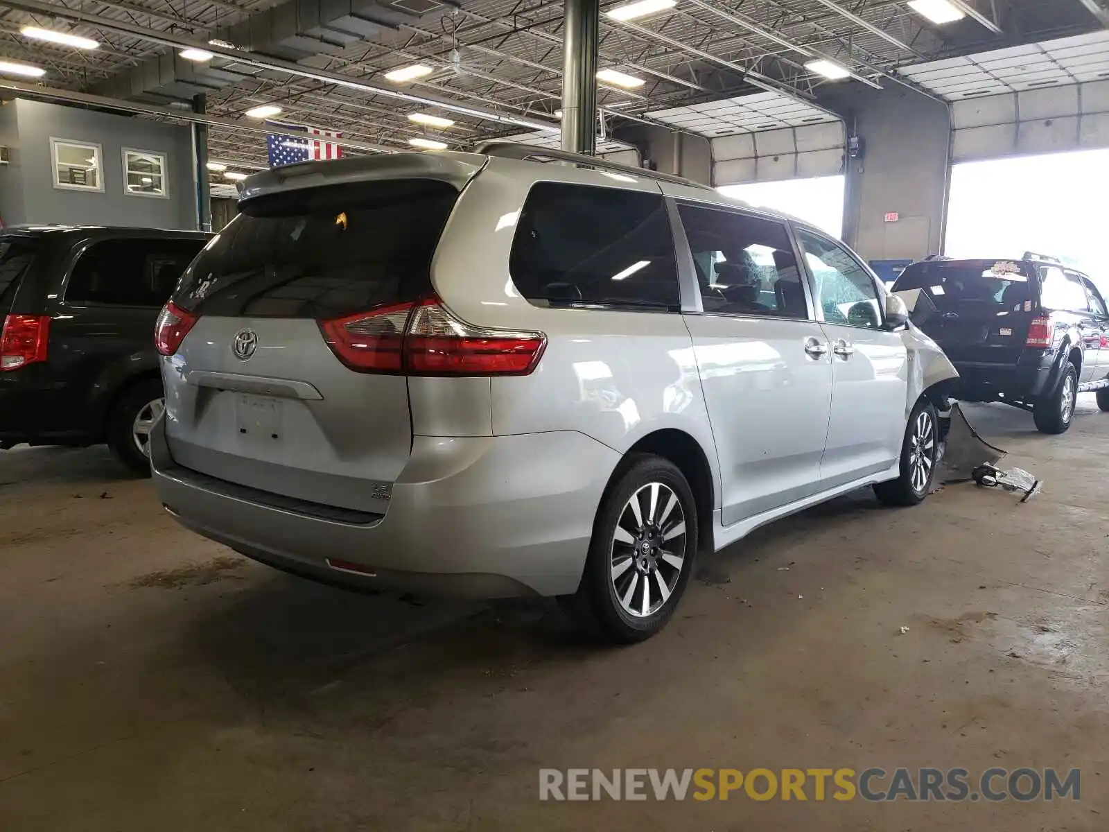 4 Photograph of a damaged car 5TDJZ3DC2LS238966 TOYOTA SIENNA 2020