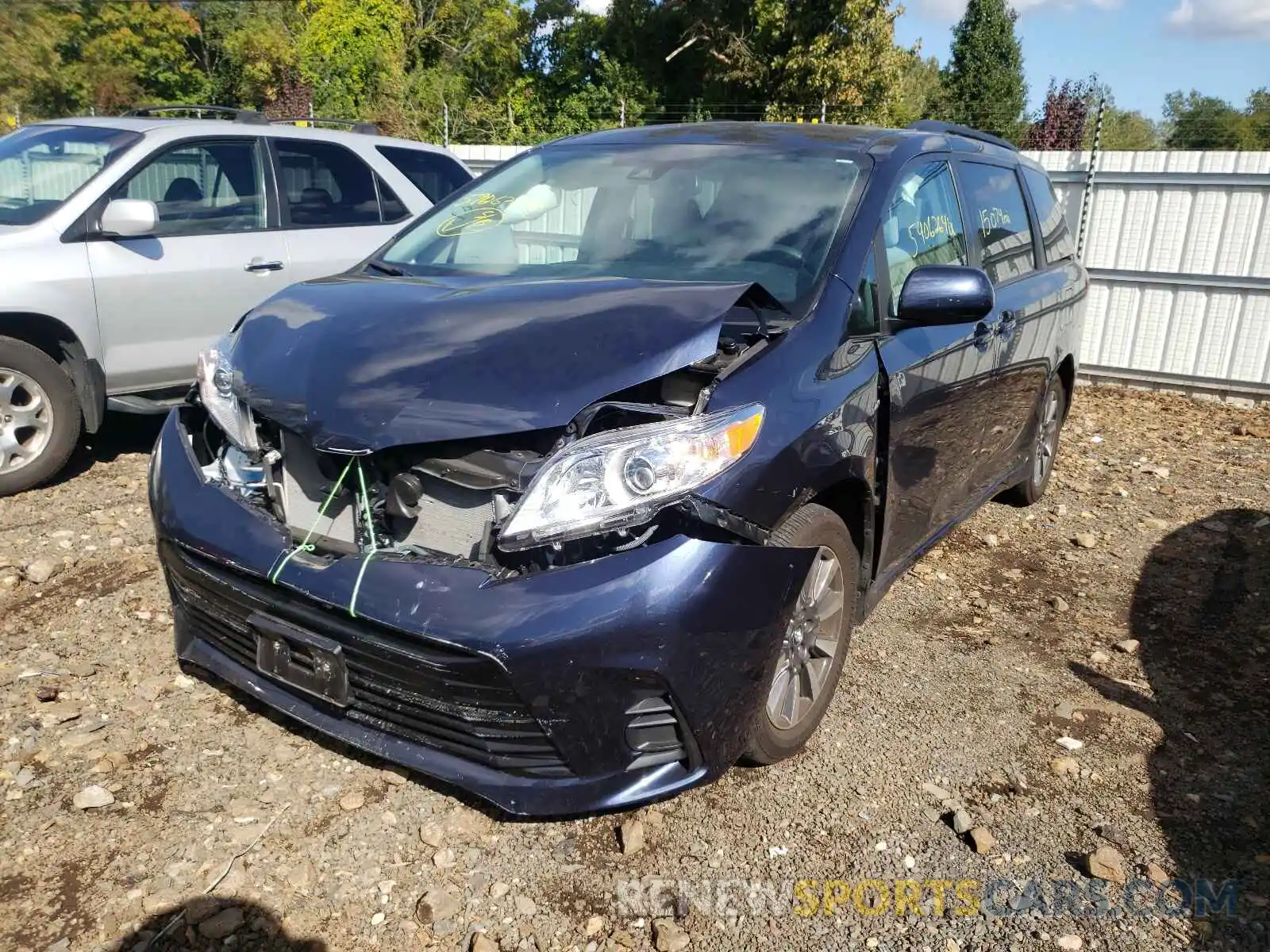 2 Photograph of a damaged car 5TDJZ3DC4LS233588 TOYOTA SIENNA 2020