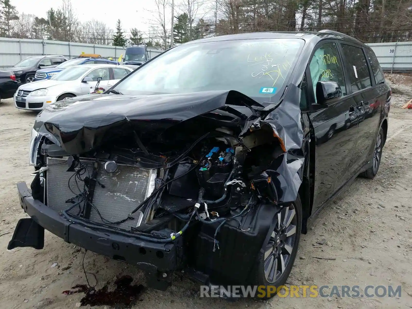 2 Photograph of a damaged car 5TDJZ3DC4LS237575 TOYOTA SIENNA 2020