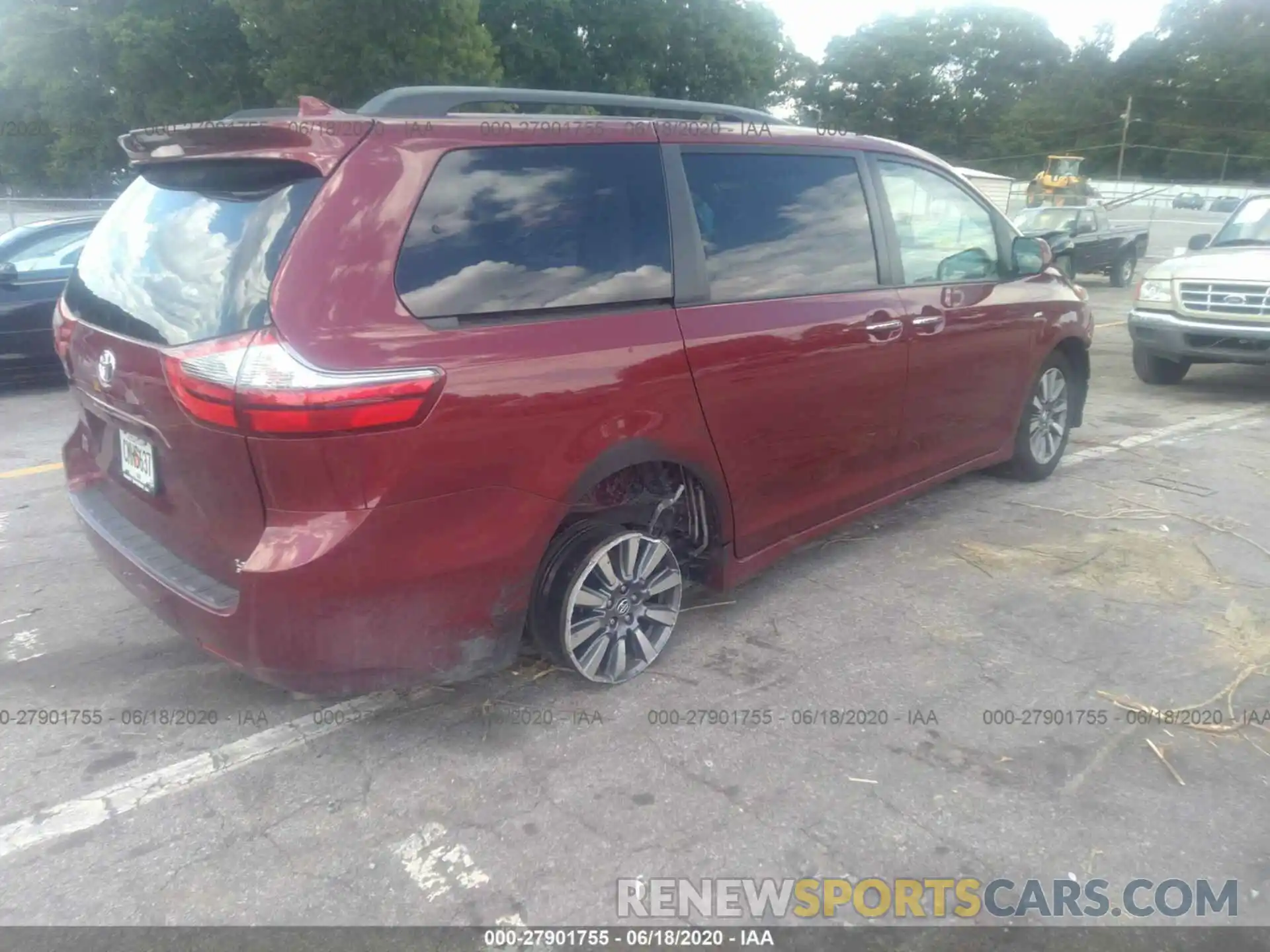 4 Photograph of a damaged car 5TDJZ3DC4LS242601 TOYOTA SIENNA 2020