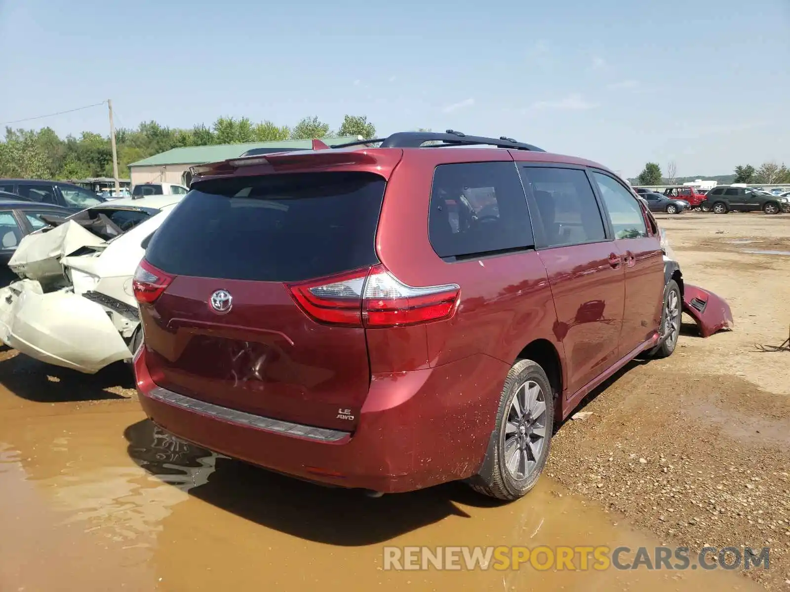 4 Photograph of a damaged car 5TDJZ3DC5LS234510 TOYOTA SIENNA 2020