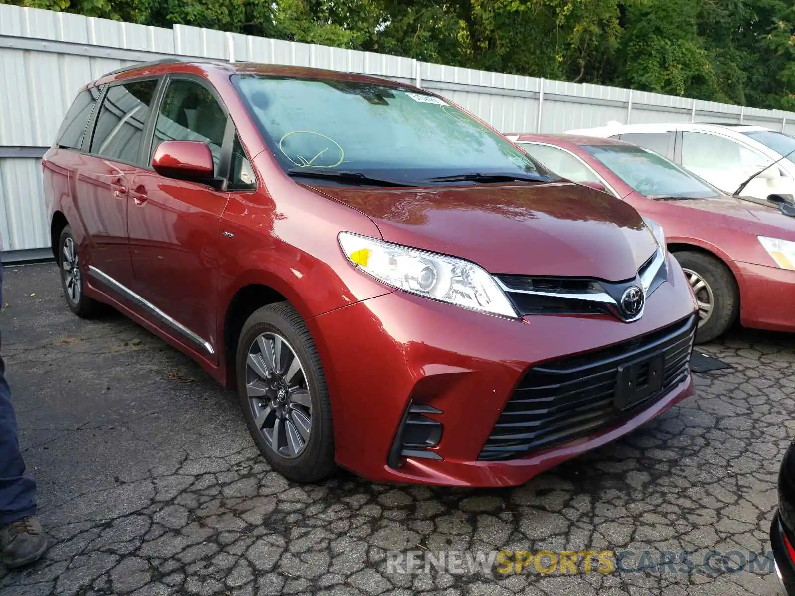 1 Photograph of a damaged car 5TDJZ3DC5LS239741 TOYOTA SIENNA 2020