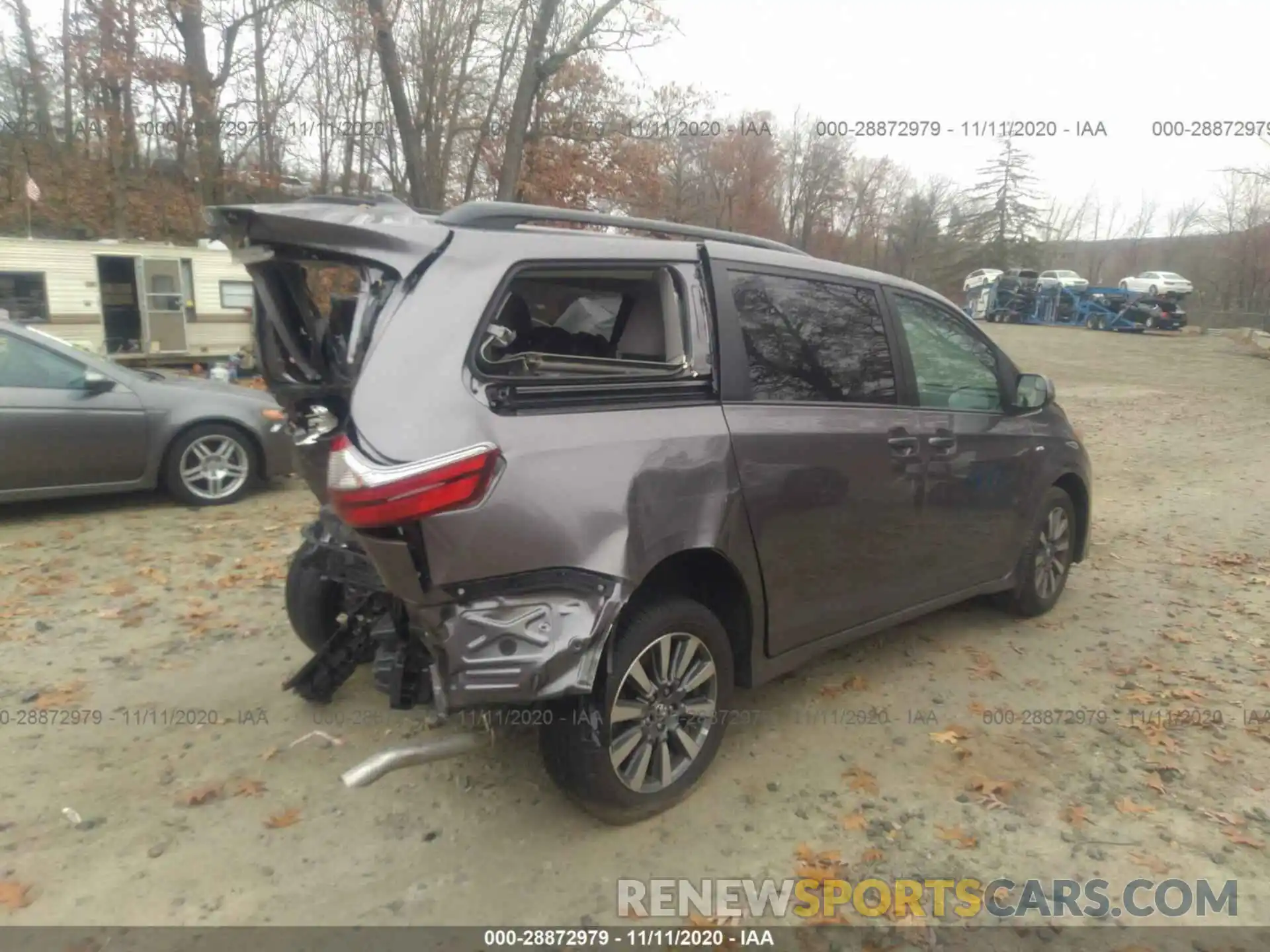 4 Photograph of a damaged car 5TDJZ3DC5LS242297 TOYOTA SIENNA 2020