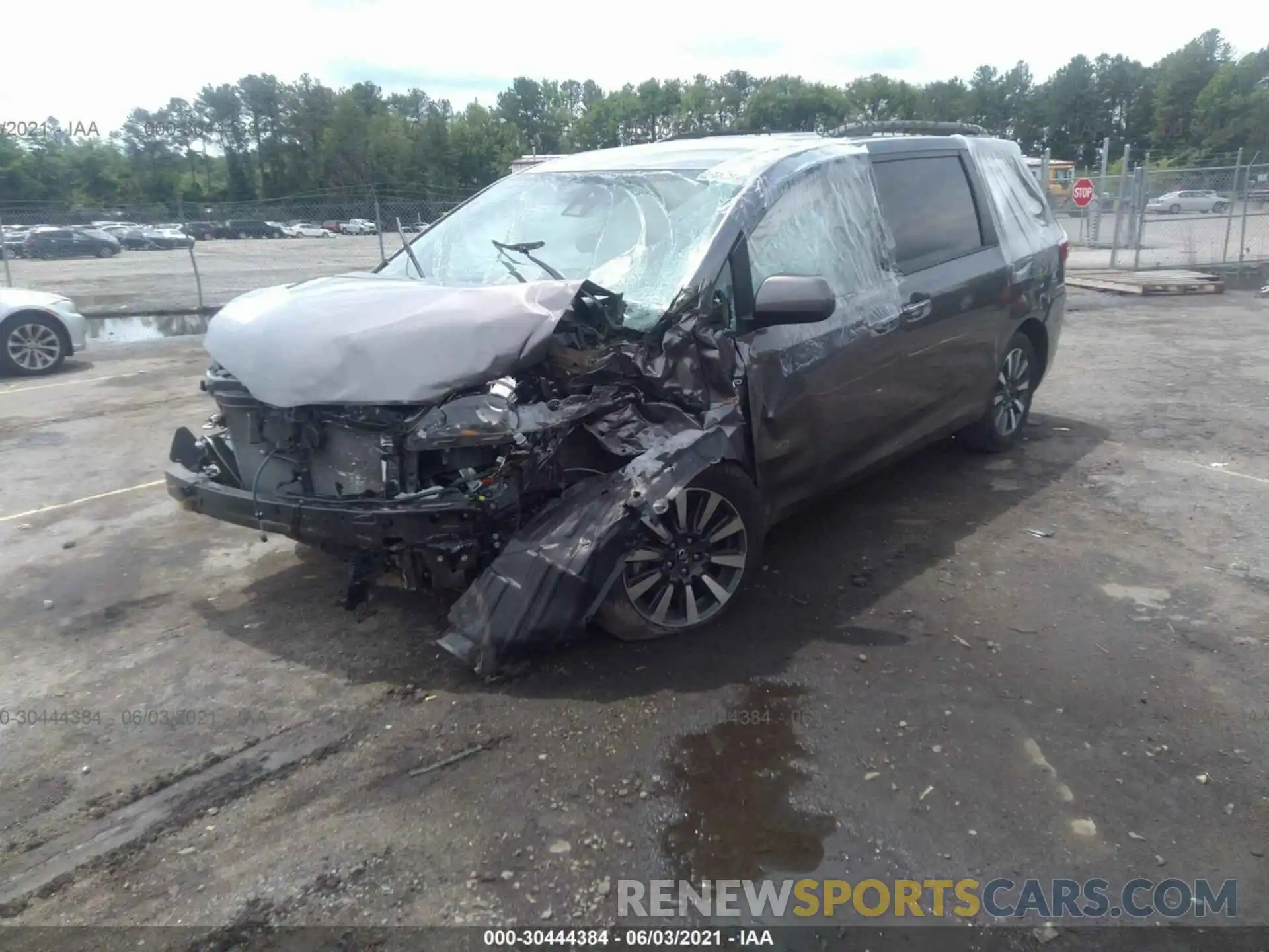 2 Photograph of a damaged car 5TDJZ3DC6LS234175 TOYOTA SIENNA 2020