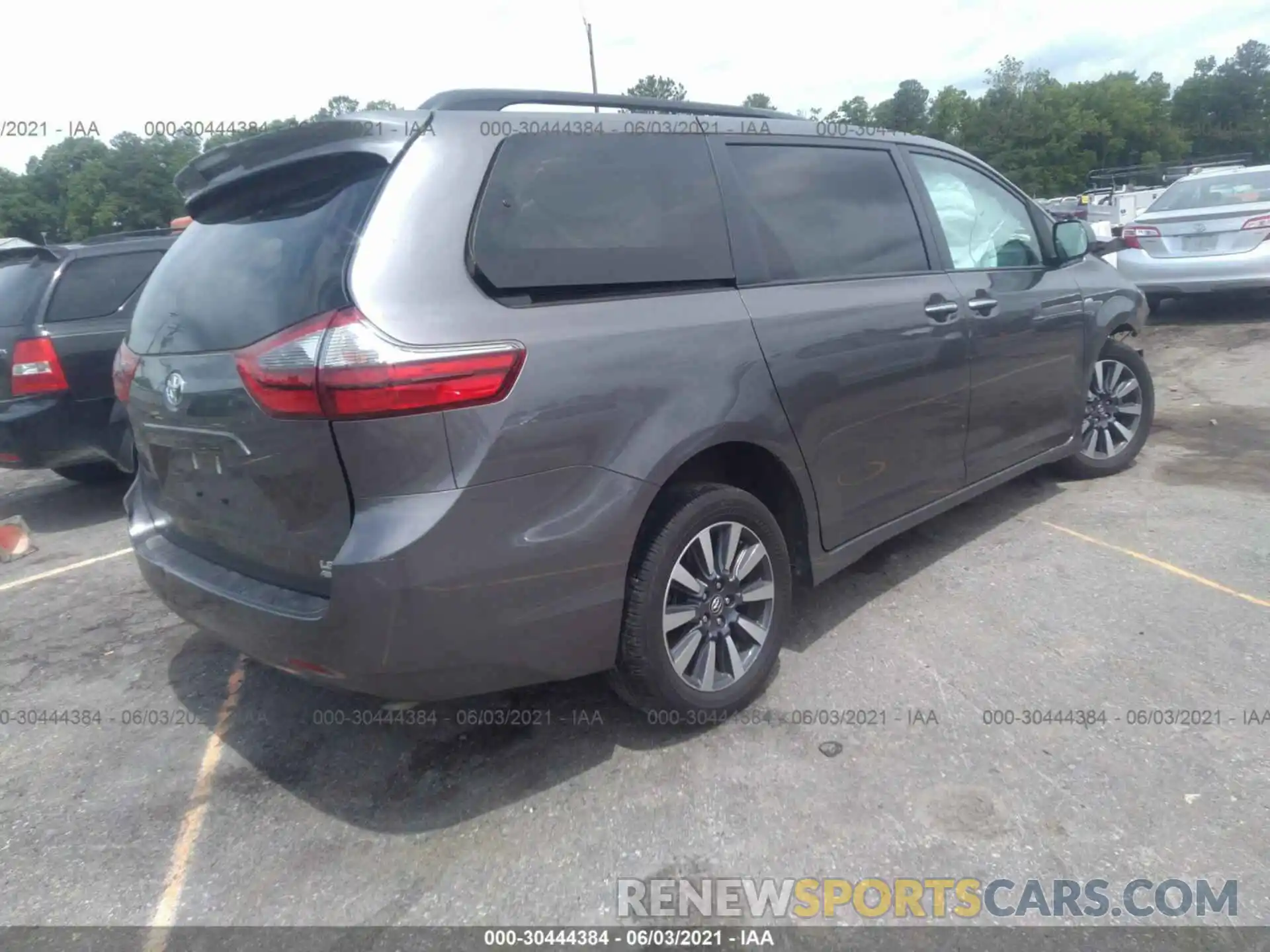 4 Photograph of a damaged car 5TDJZ3DC6LS234175 TOYOTA SIENNA 2020