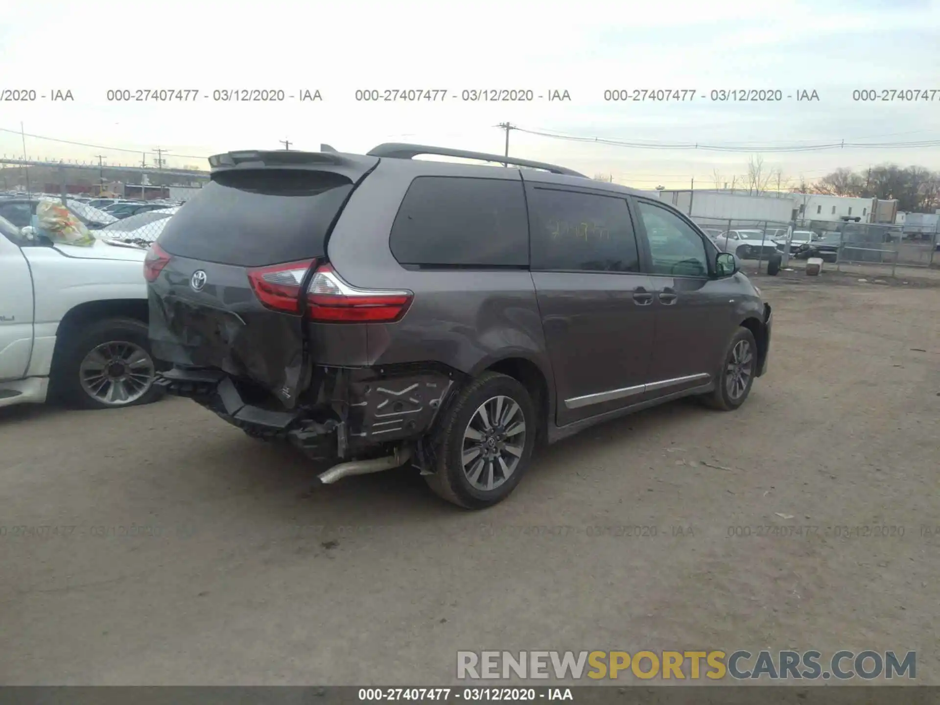 4 Photograph of a damaged car 5TDJZ3DC6LS243877 TOYOTA SIENNA 2020