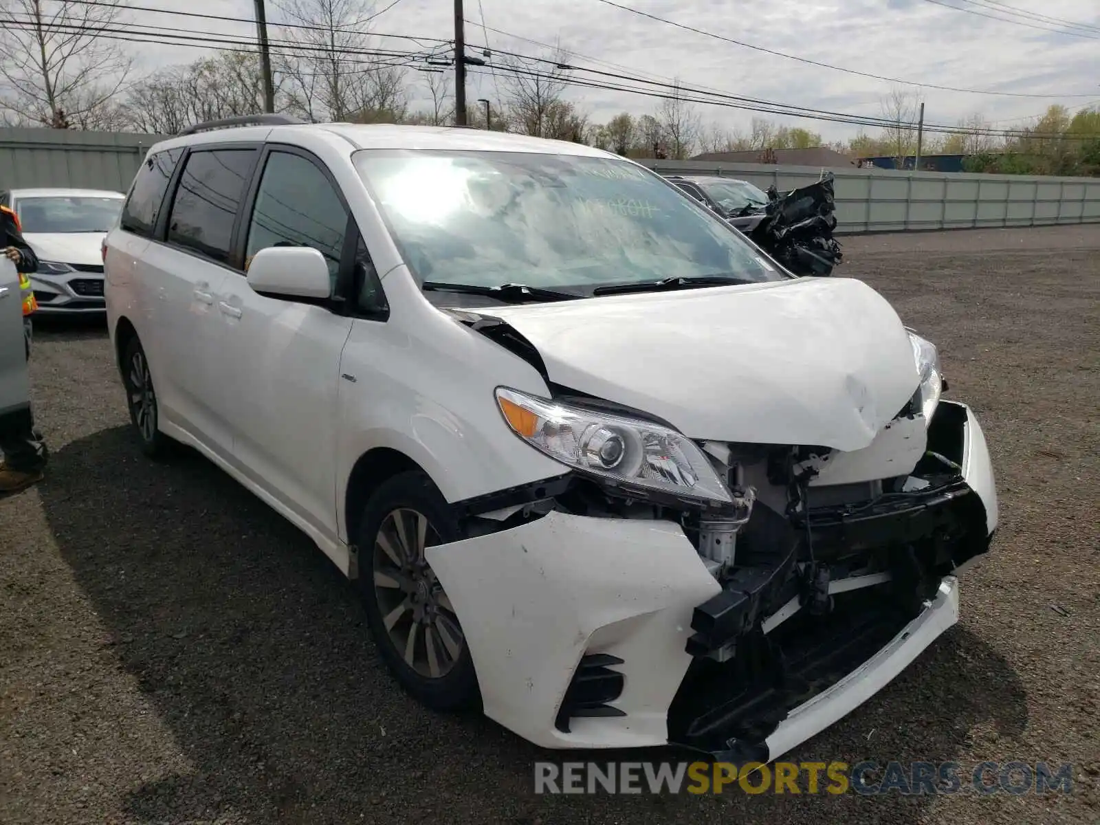 1 Photograph of a damaged car 5TDJZ3DC7LS246349 TOYOTA SIENNA 2020