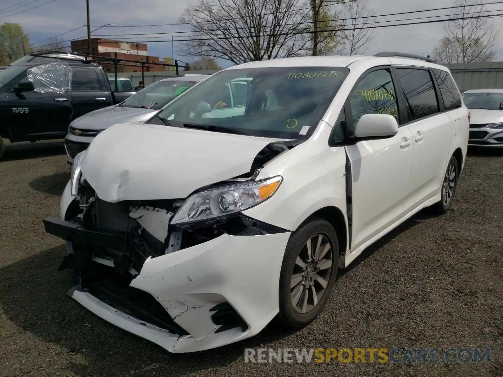 2 Photograph of a damaged car 5TDJZ3DC7LS246349 TOYOTA SIENNA 2020