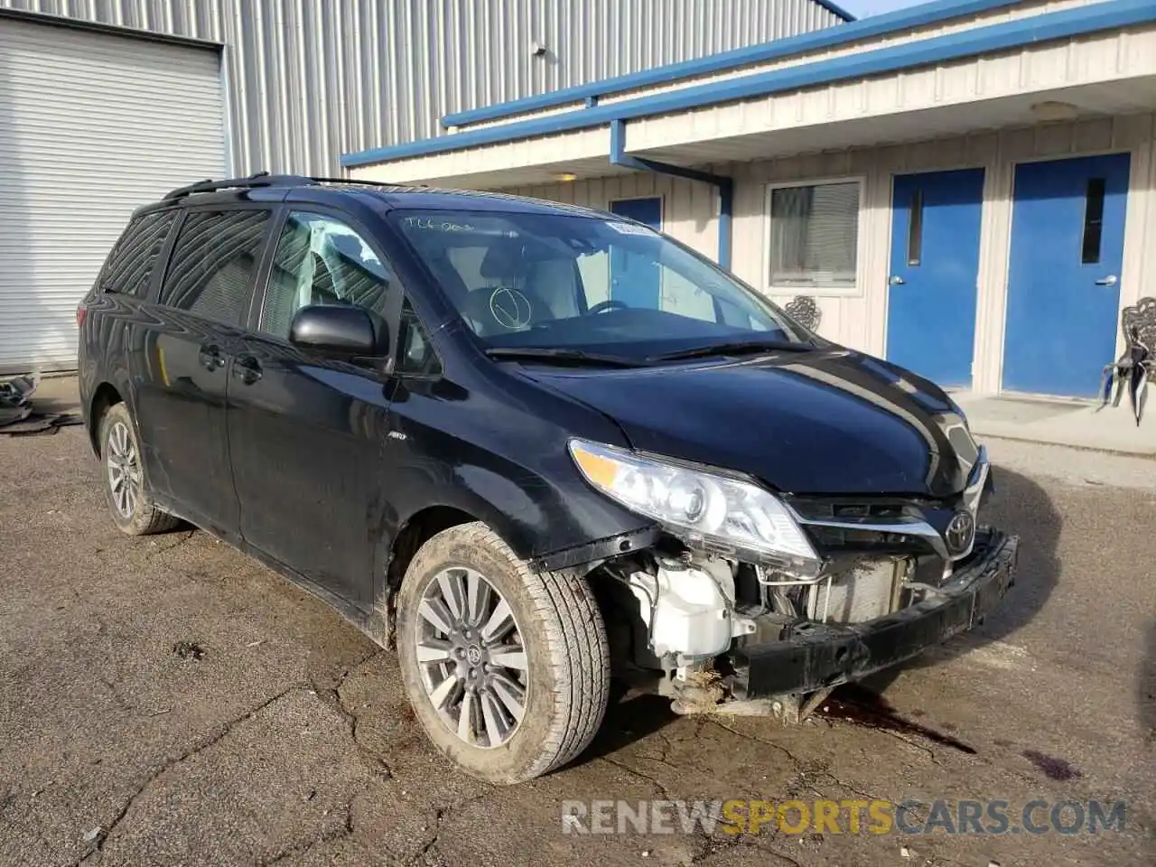 1 Photograph of a damaged car 5TDJZ3DC8LS240818 TOYOTA SIENNA 2020