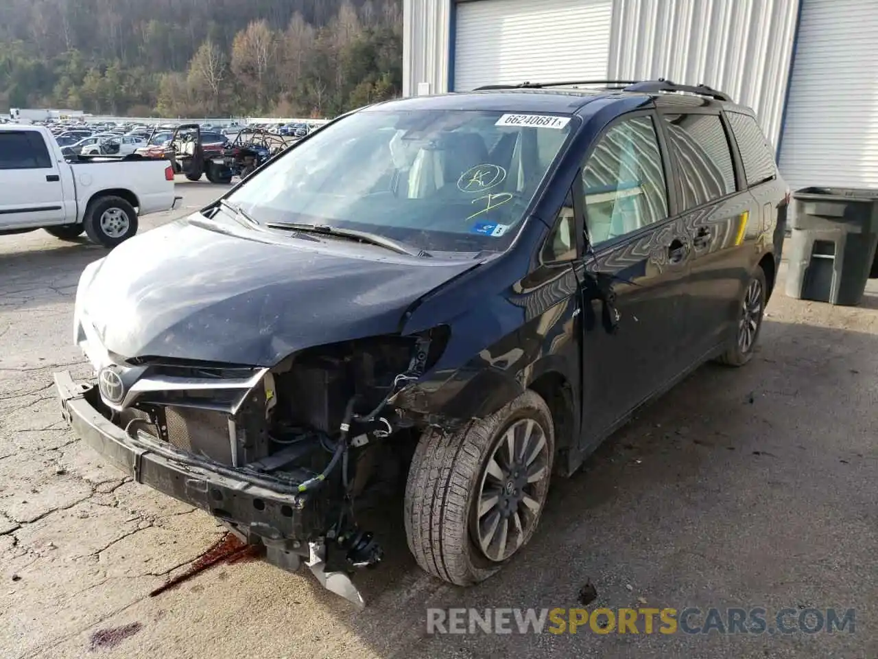 2 Photograph of a damaged car 5TDJZ3DC8LS240818 TOYOTA SIENNA 2020