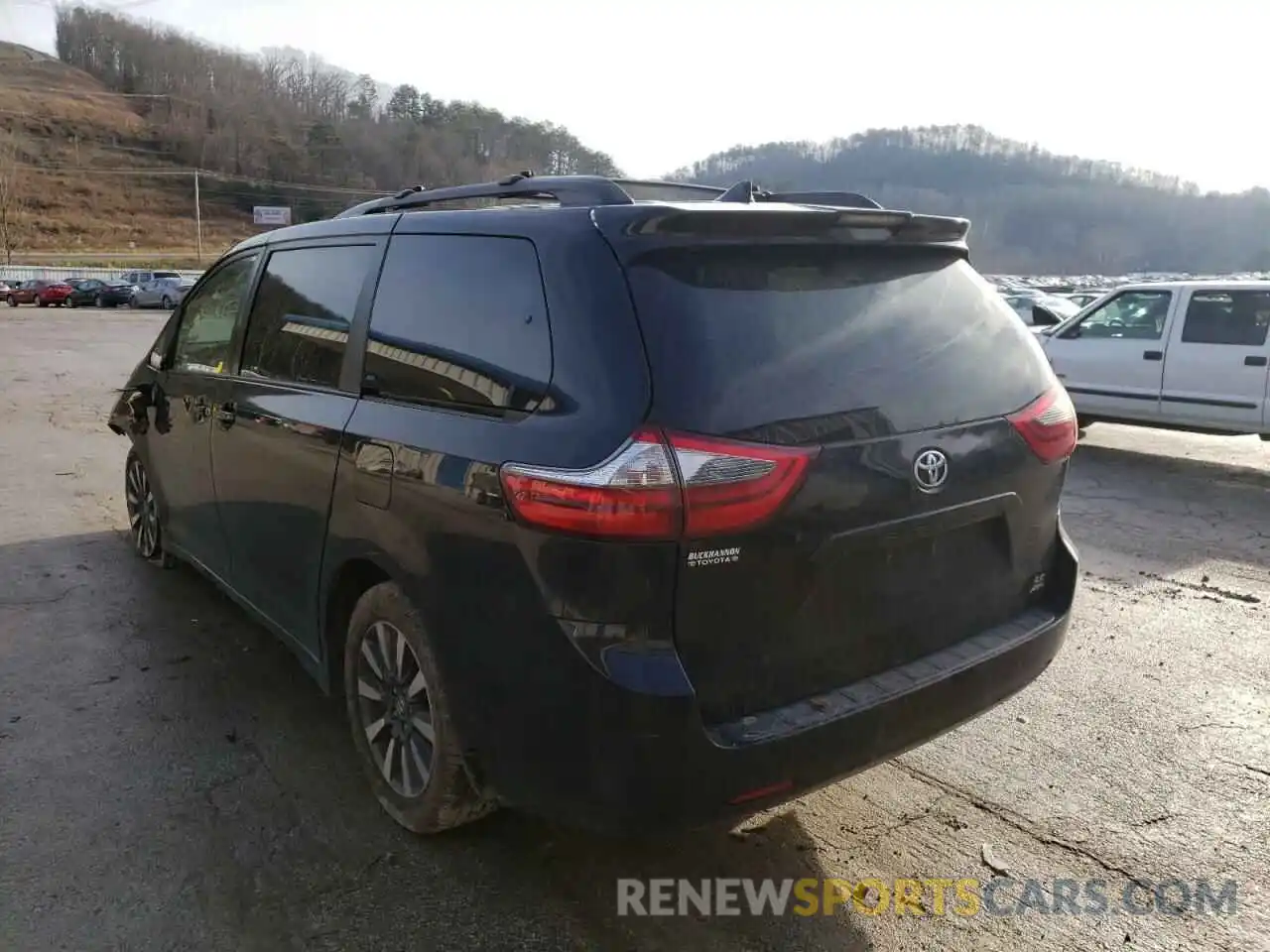 3 Photograph of a damaged car 5TDJZ3DC8LS240818 TOYOTA SIENNA 2020