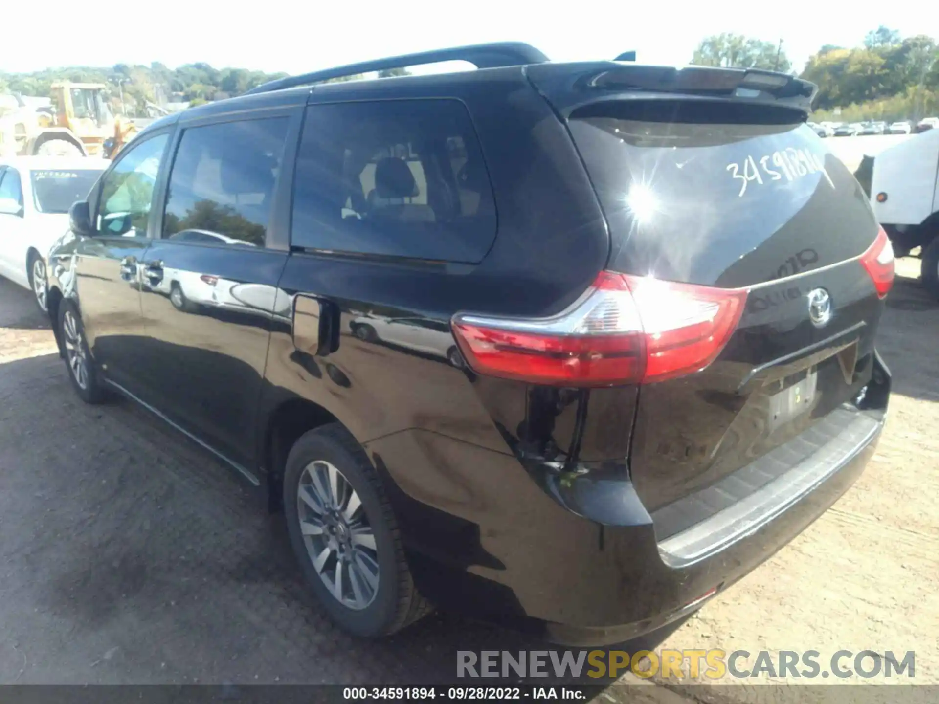 3 Photograph of a damaged car 5TDJZ3DC8LS250104 TOYOTA SIENNA 2020