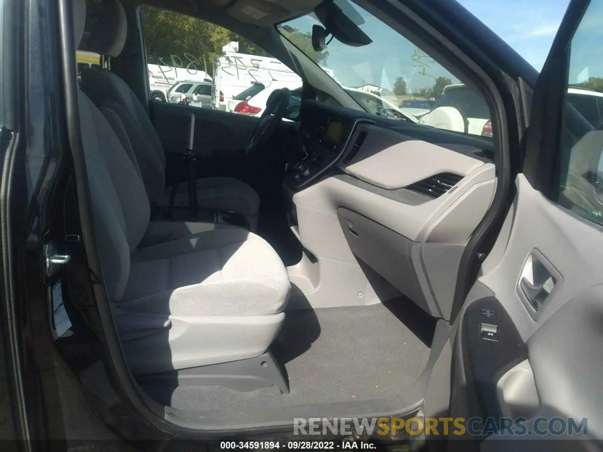 5 Photograph of a damaged car 5TDJZ3DC8LS250104 TOYOTA SIENNA 2020