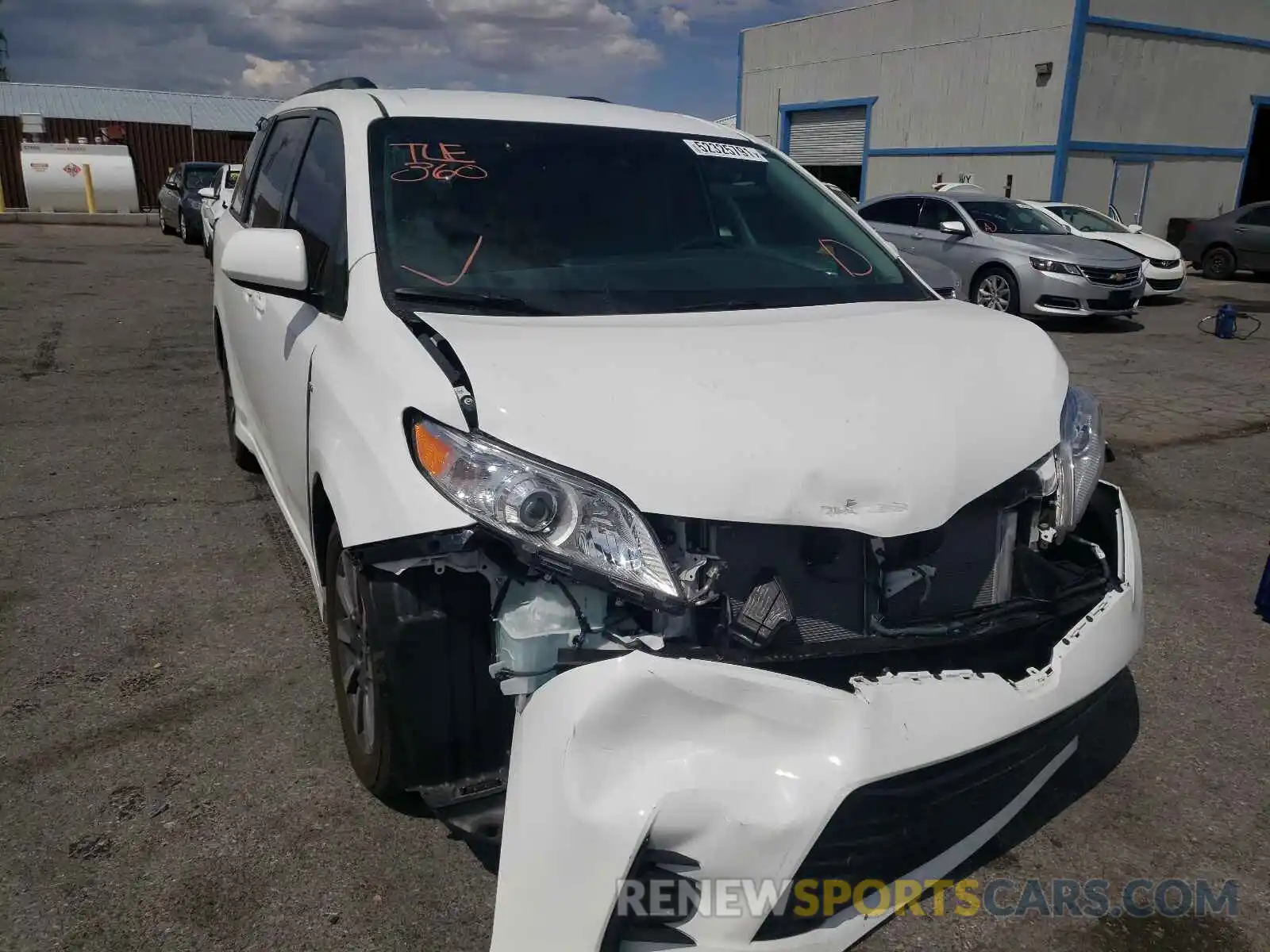 1 Photograph of a damaged car 5TDJZ3DC8LS251897 TOYOTA SIENNA 2020