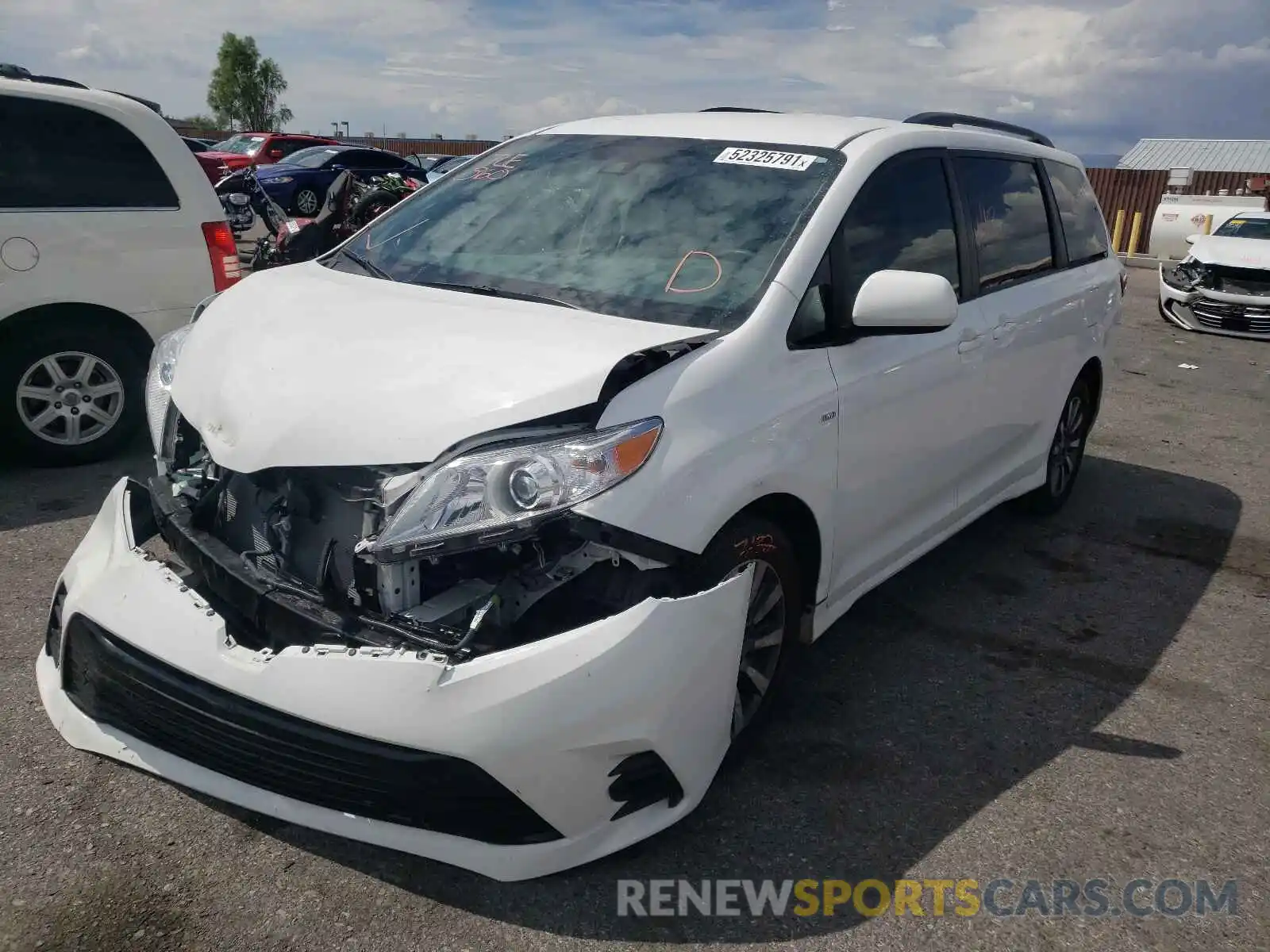 2 Photograph of a damaged car 5TDJZ3DC8LS251897 TOYOTA SIENNA 2020