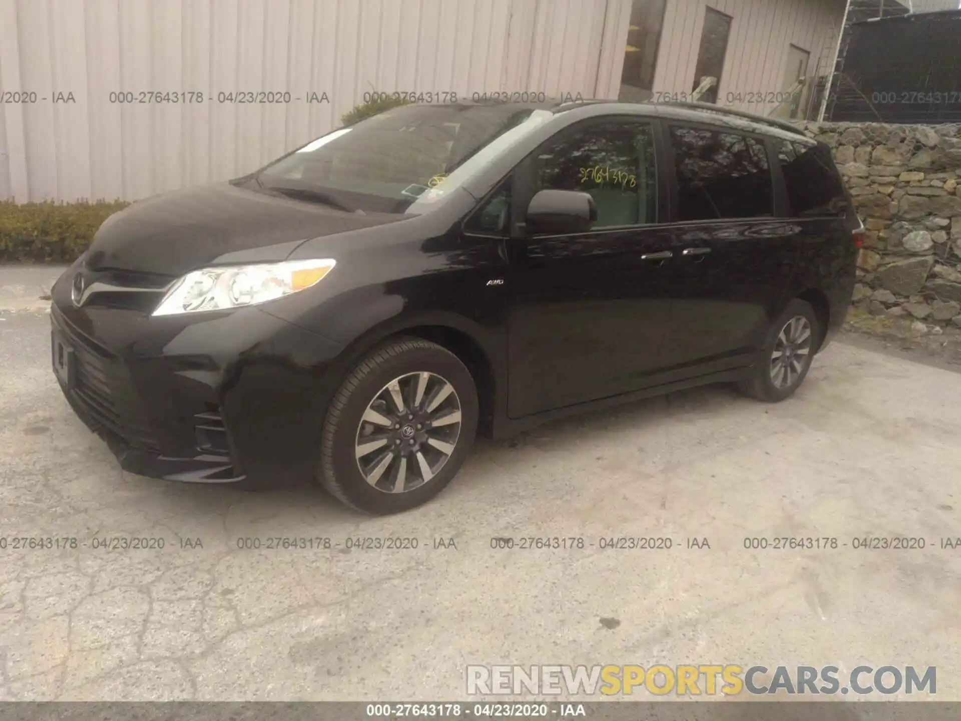 2 Photograph of a damaged car 5TDJZ3DC9LS236146 TOYOTA SIENNA 2020