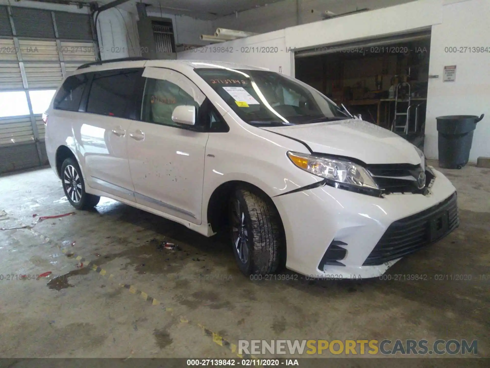 1 Photograph of a damaged car 5TDJZ3DC9LS240696 TOYOTA SIENNA 2020