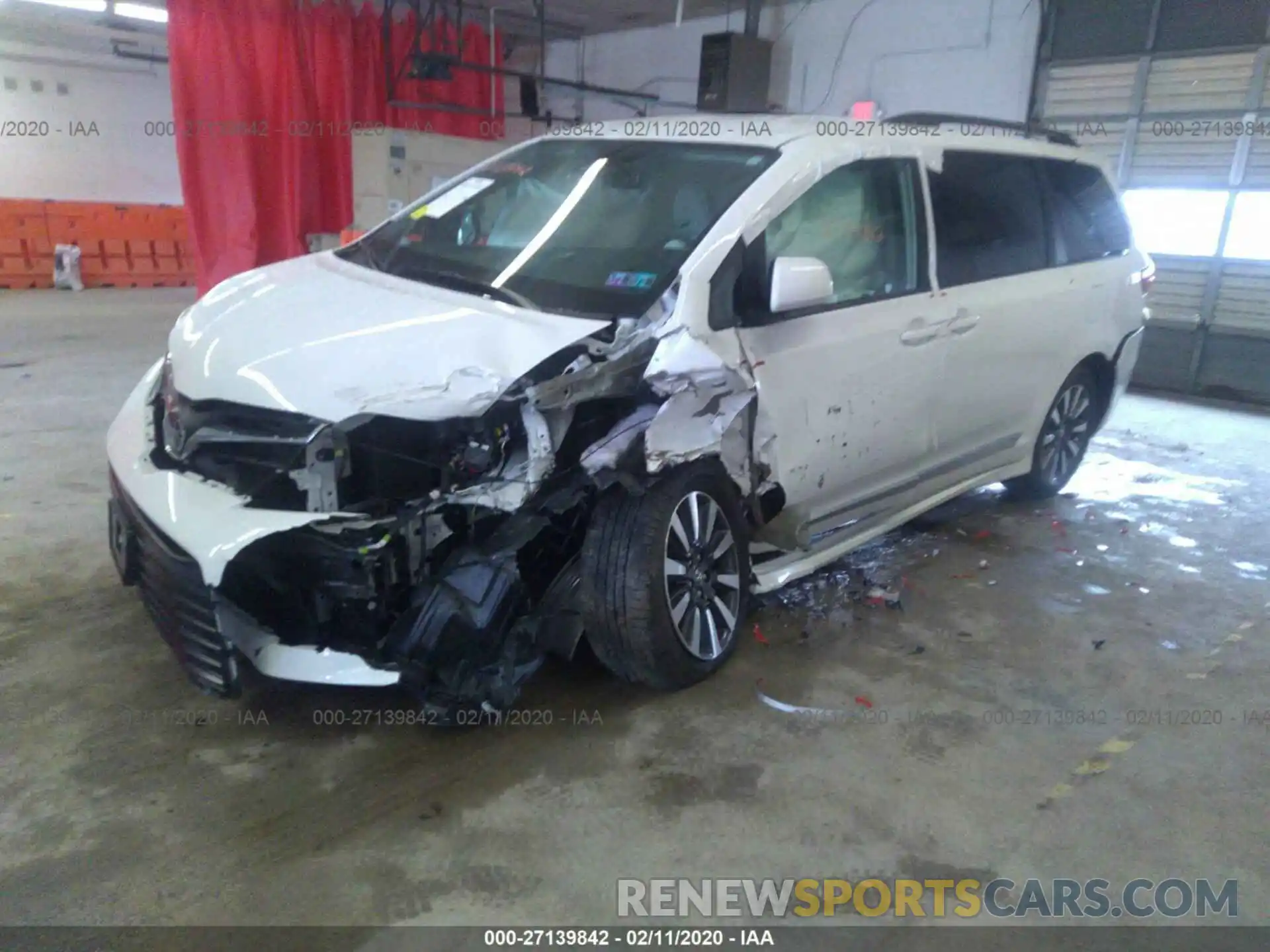 2 Photograph of a damaged car 5TDJZ3DC9LS240696 TOYOTA SIENNA 2020