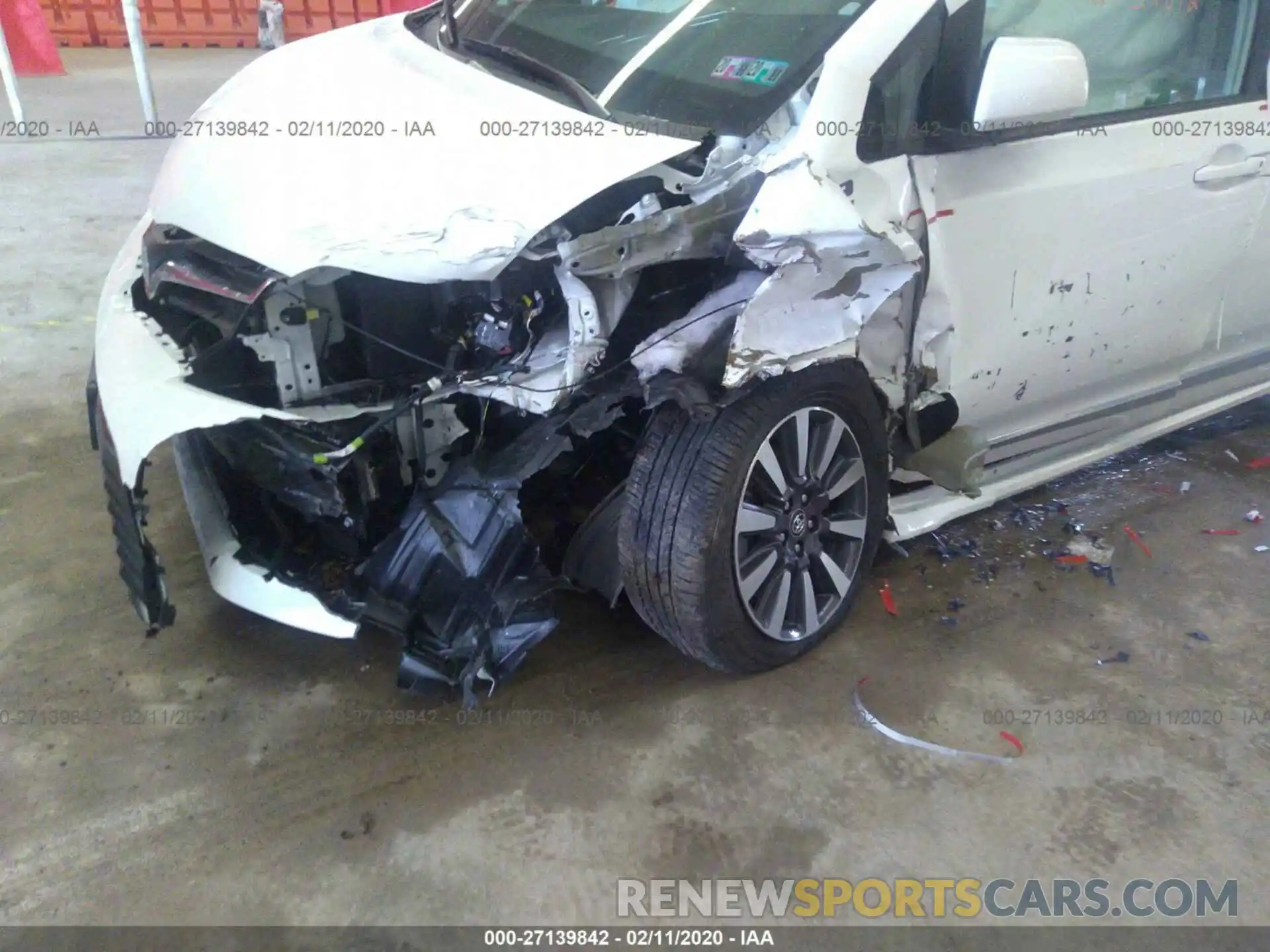 6 Photograph of a damaged car 5TDJZ3DC9LS240696 TOYOTA SIENNA 2020