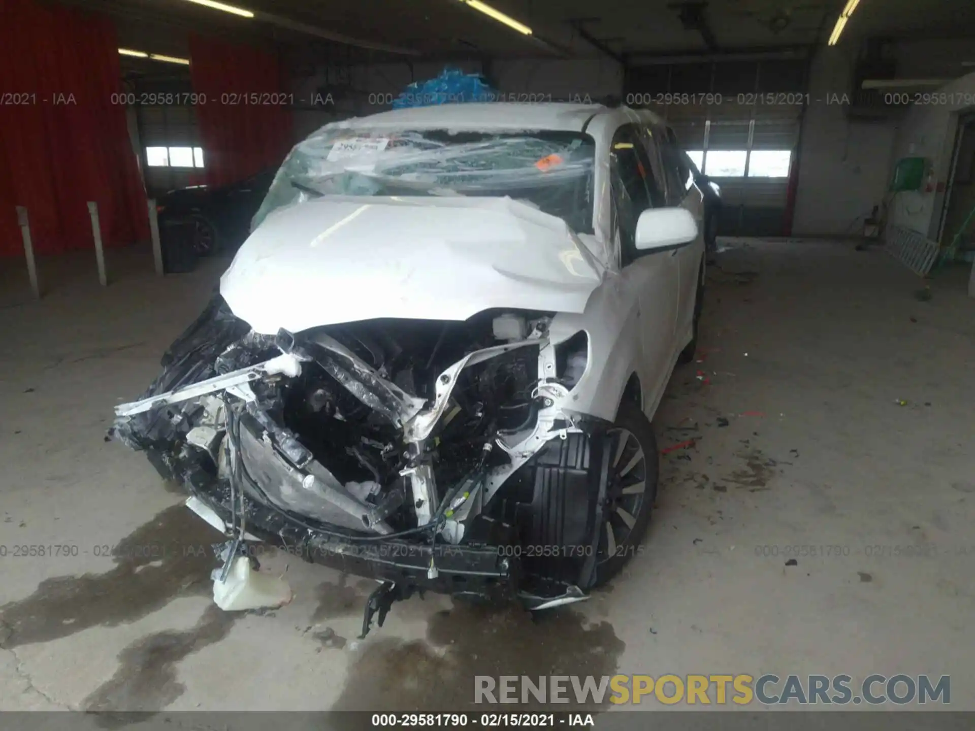 2 Photograph of a damaged car 5TDJZ3DC9LS250306 TOYOTA SIENNA 2020