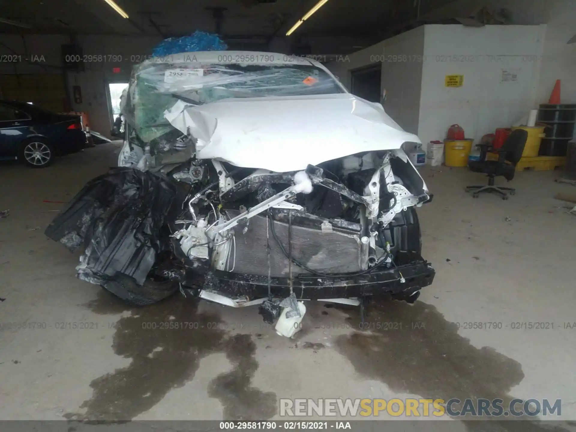 6 Photograph of a damaged car 5TDJZ3DC9LS250306 TOYOTA SIENNA 2020