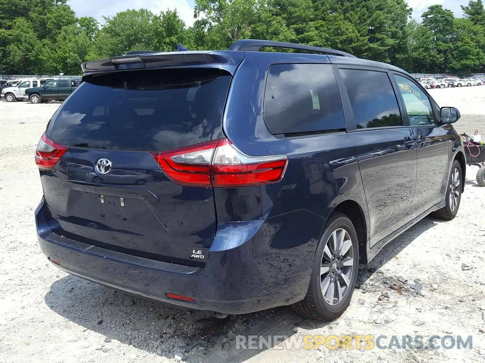 4 Photograph of a damaged car 5TDJZ3DCXLS228041 TOYOTA SIENNA 2020