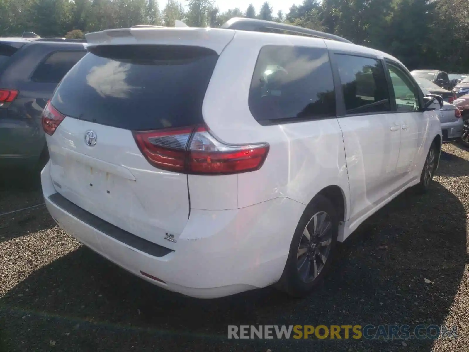 4 Photograph of a damaged car 5TDJZ3DCXLS235510 TOYOTA SIENNA 2020