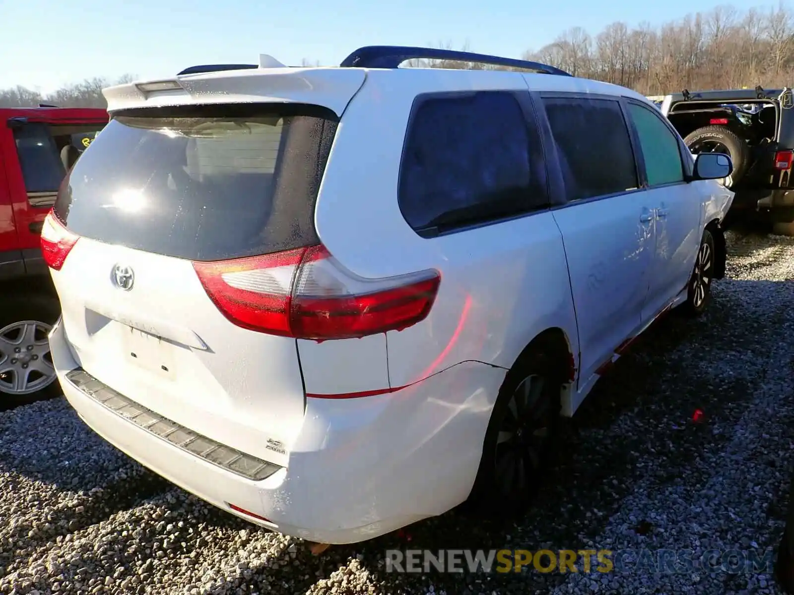 4 Photograph of a damaged car 5TDJZ3DCXLS239573 TOYOTA SIENNA 2020