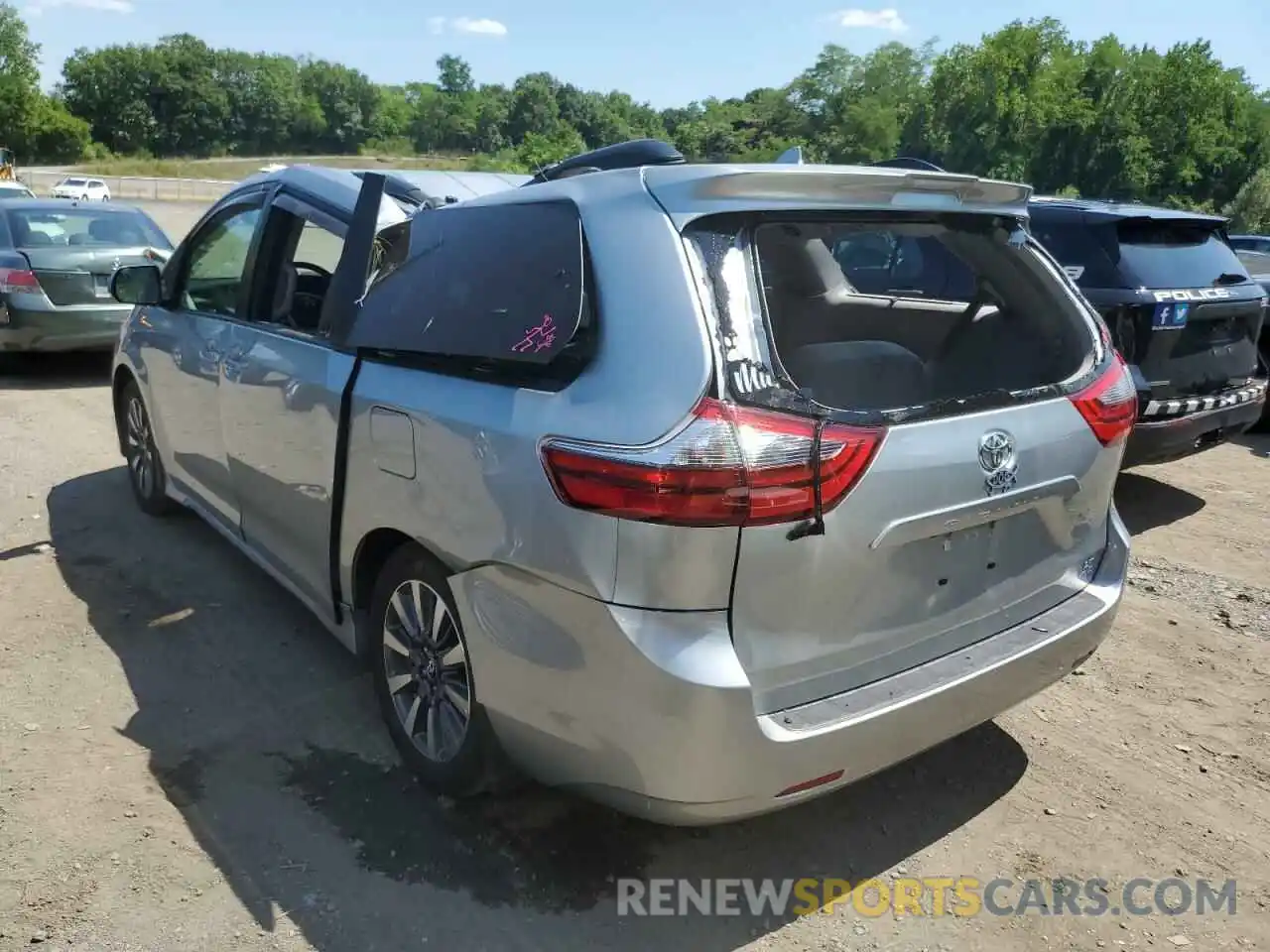 3 Photograph of a damaged car 5TDJZ3DCXLS240271 TOYOTA SIENNA 2020