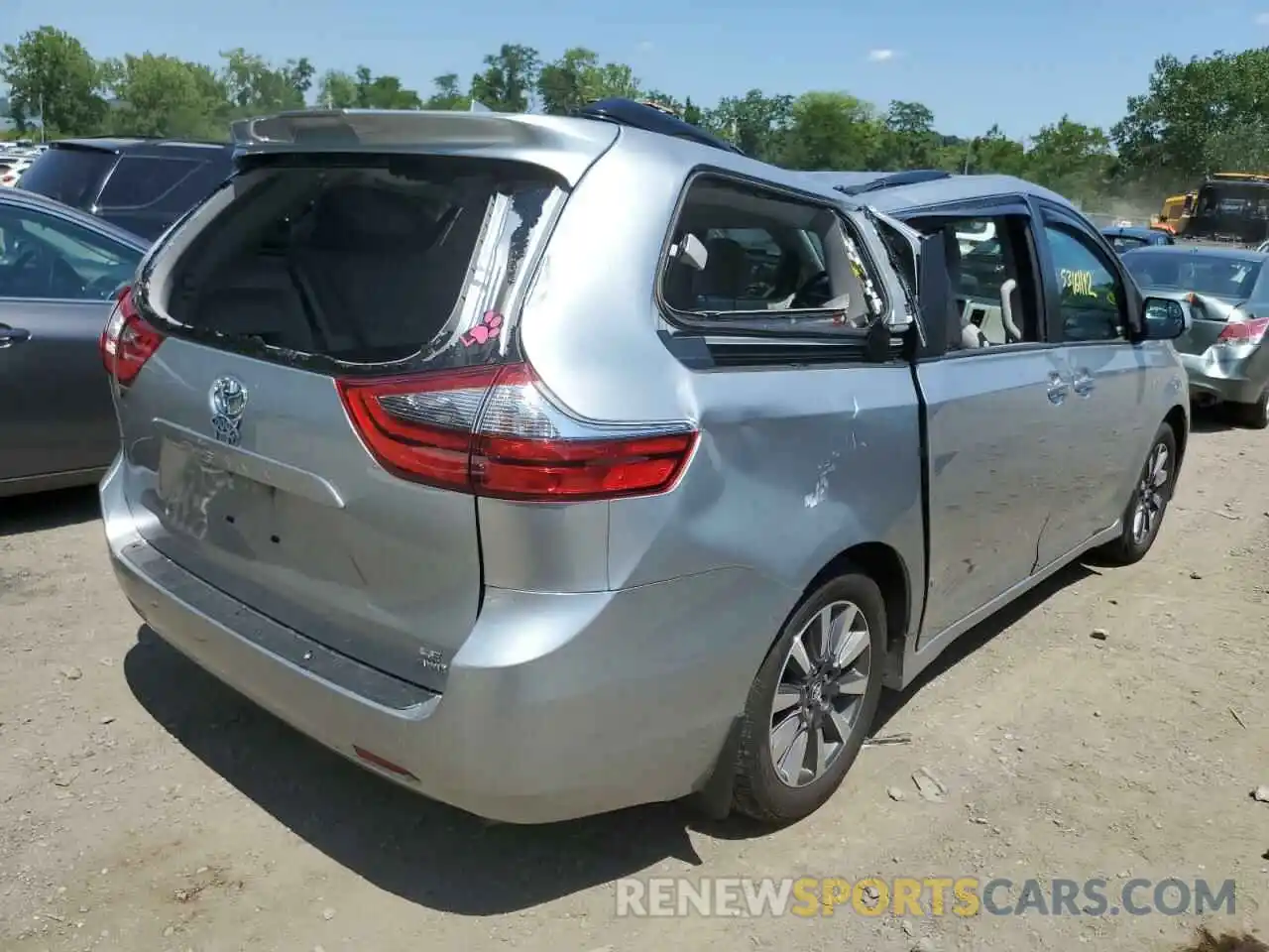 4 Photograph of a damaged car 5TDJZ3DCXLS240271 TOYOTA SIENNA 2020