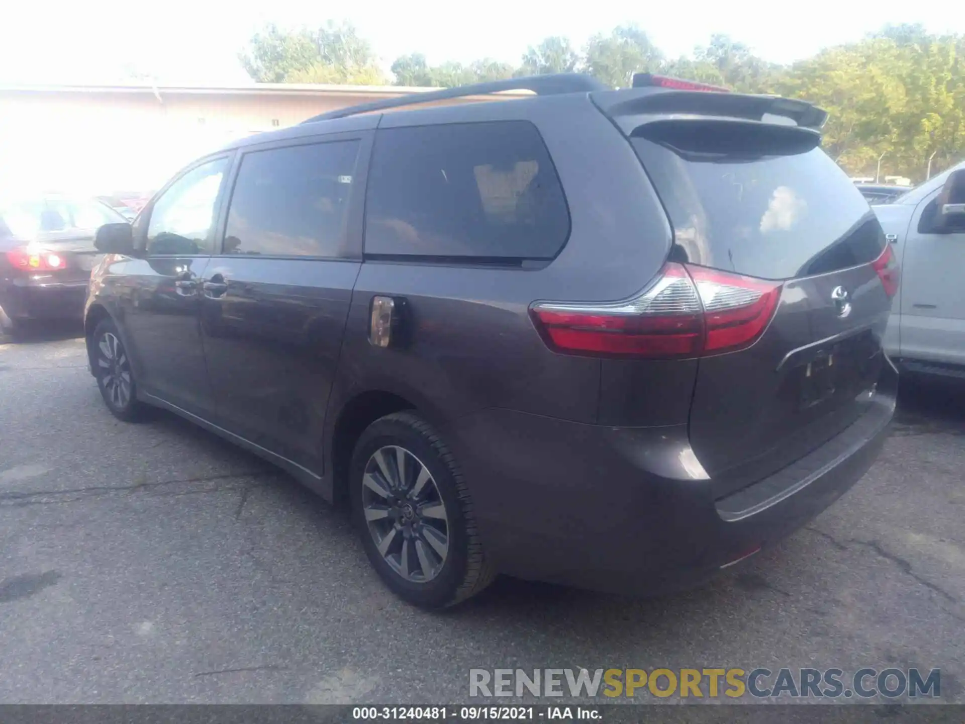 3 Photograph of a damaged car 5TDJZ3DCXLS251819 TOYOTA SIENNA 2020