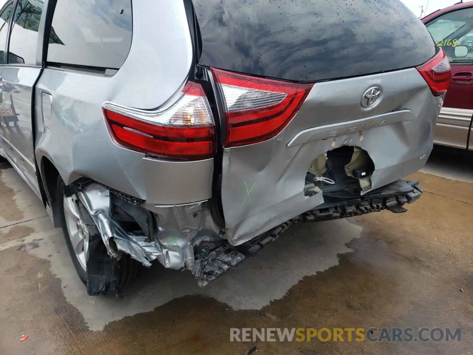 9 Photograph of a damaged car 5TDKZ3DC0LS024238 TOYOTA SIENNA 2020