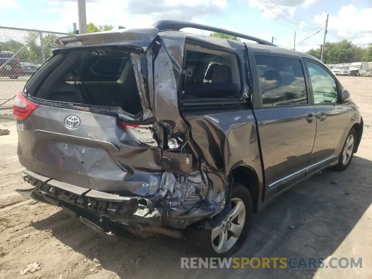 4 Photograph of a damaged car 5TDKZ3DC0LS036082 TOYOTA SIENNA 2020