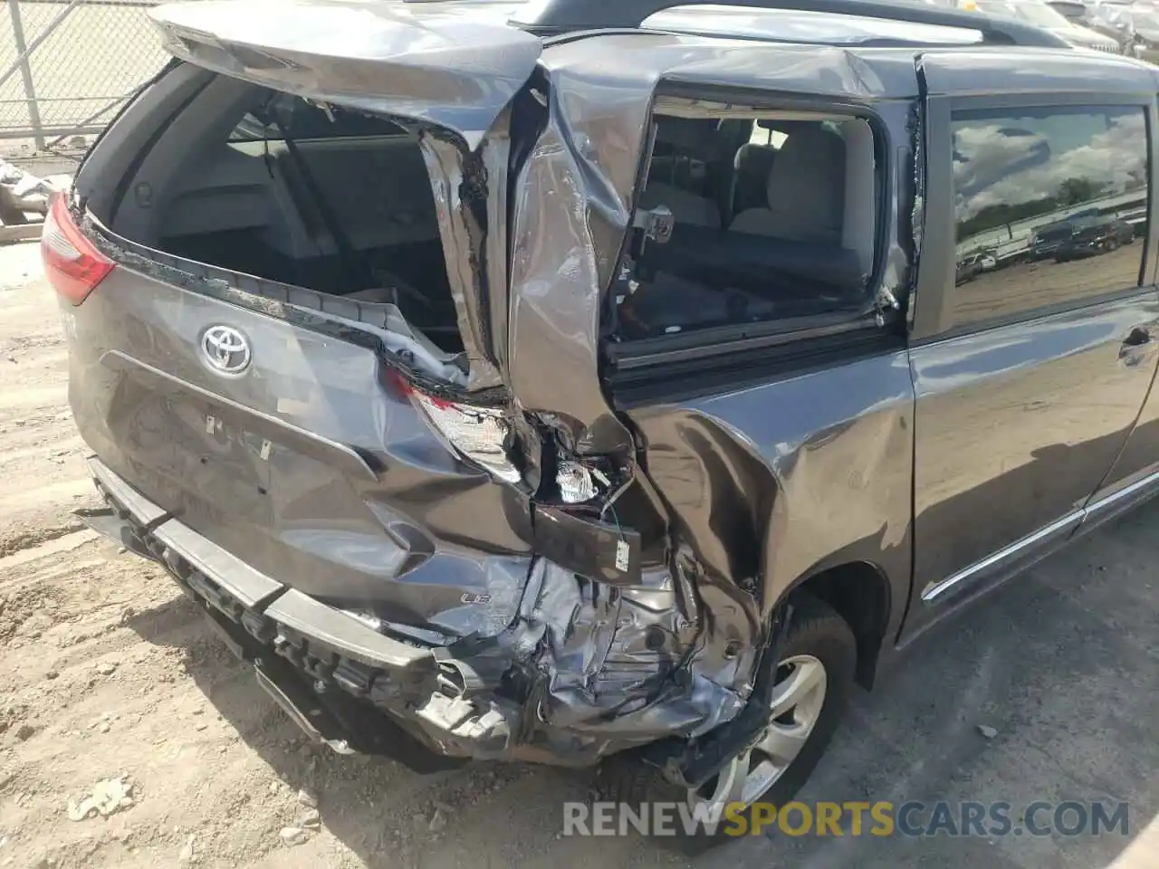 9 Photograph of a damaged car 5TDKZ3DC0LS036082 TOYOTA SIENNA 2020