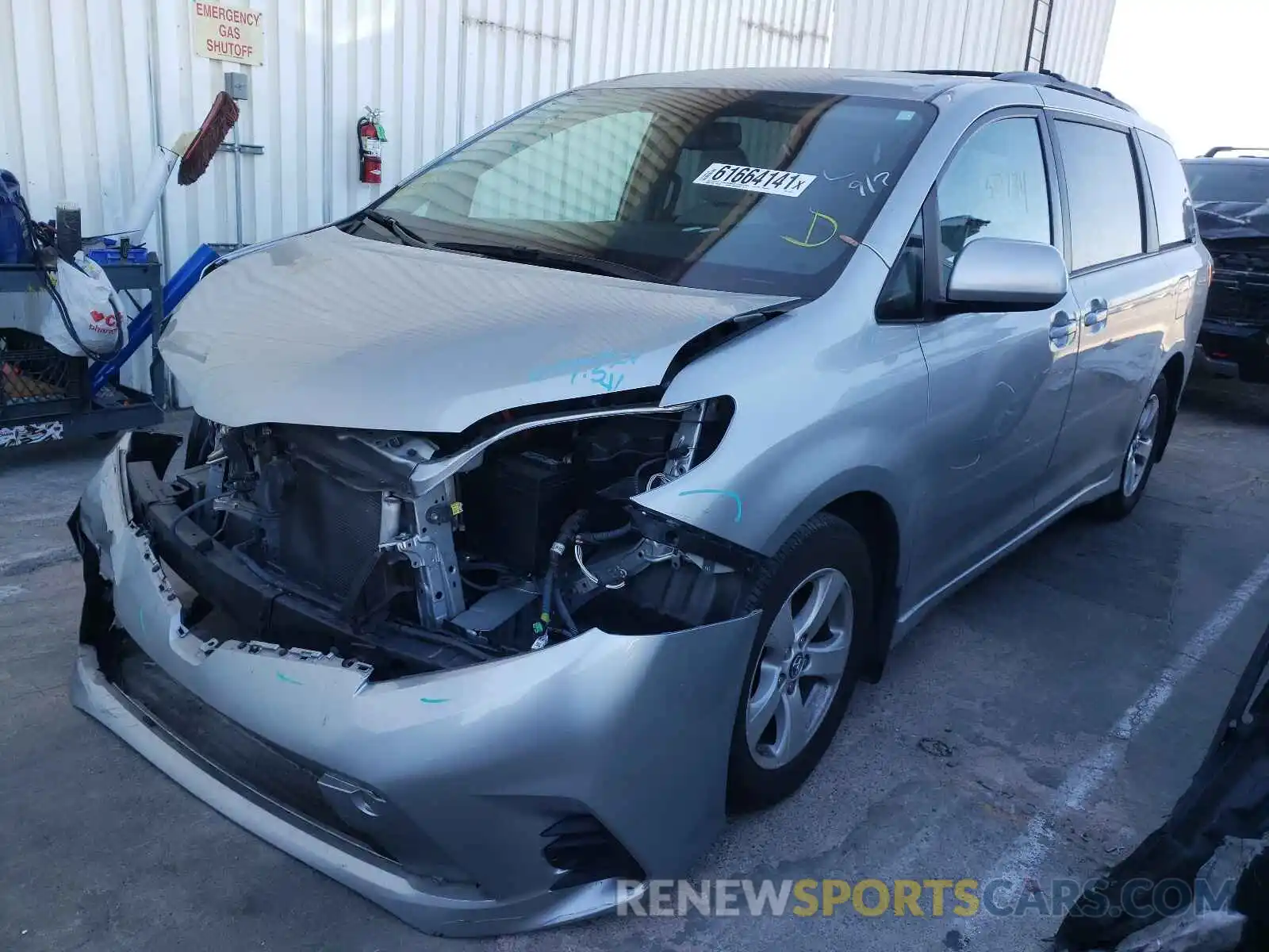 2 Photograph of a damaged car 5TDKZ3DC0LS041119 TOYOTA SIENNA 2020