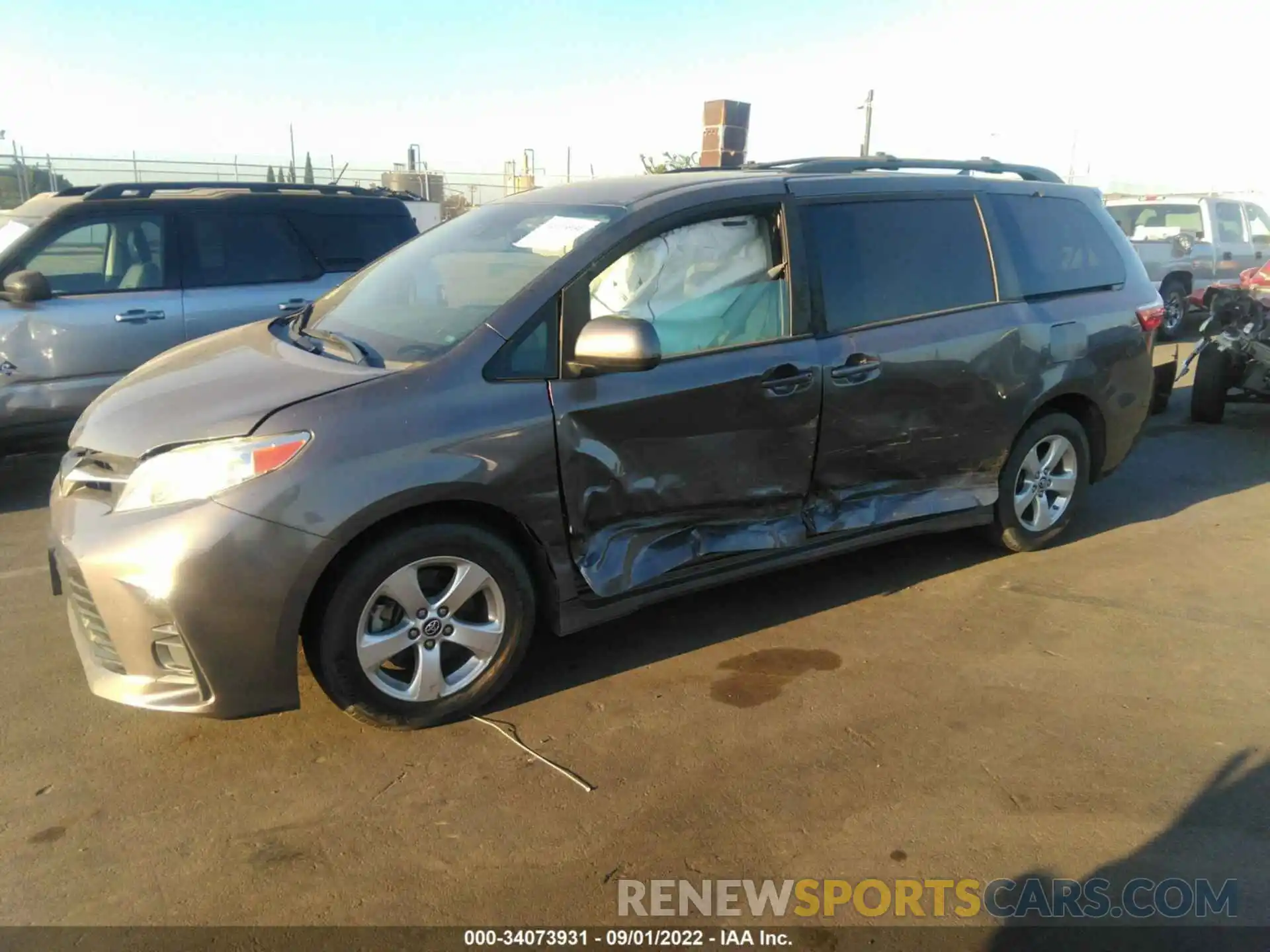 2 Photograph of a damaged car 5TDKZ3DC0LS041377 TOYOTA SIENNA 2020