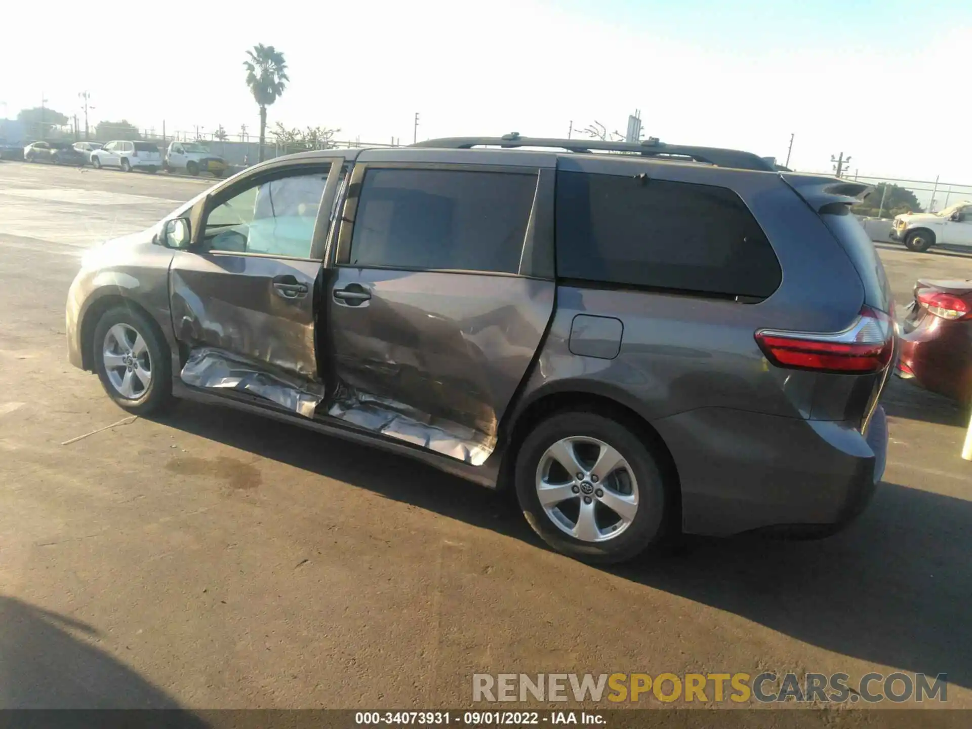 3 Photograph of a damaged car 5TDKZ3DC0LS041377 TOYOTA SIENNA 2020