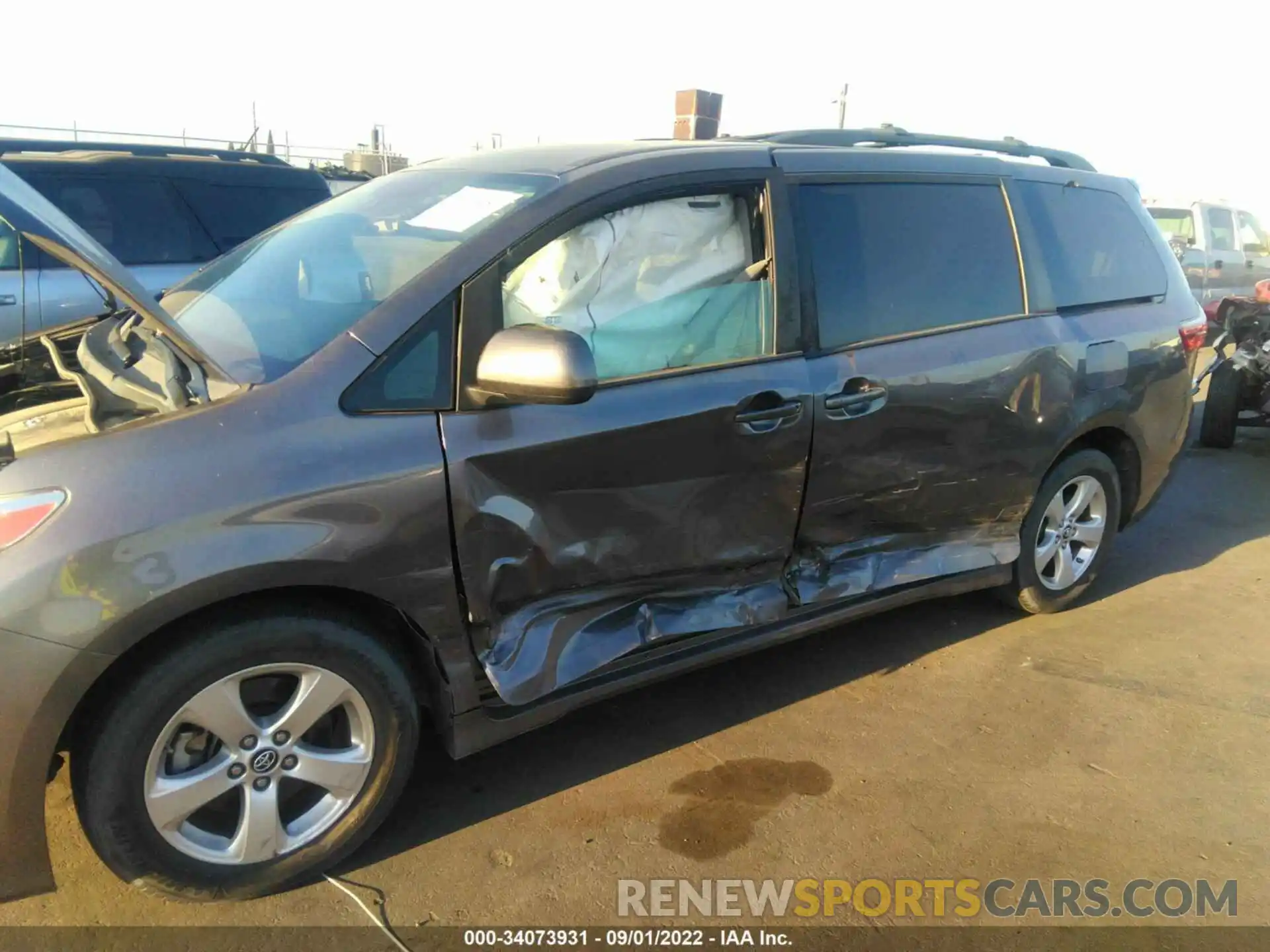 6 Photograph of a damaged car 5TDKZ3DC0LS041377 TOYOTA SIENNA 2020