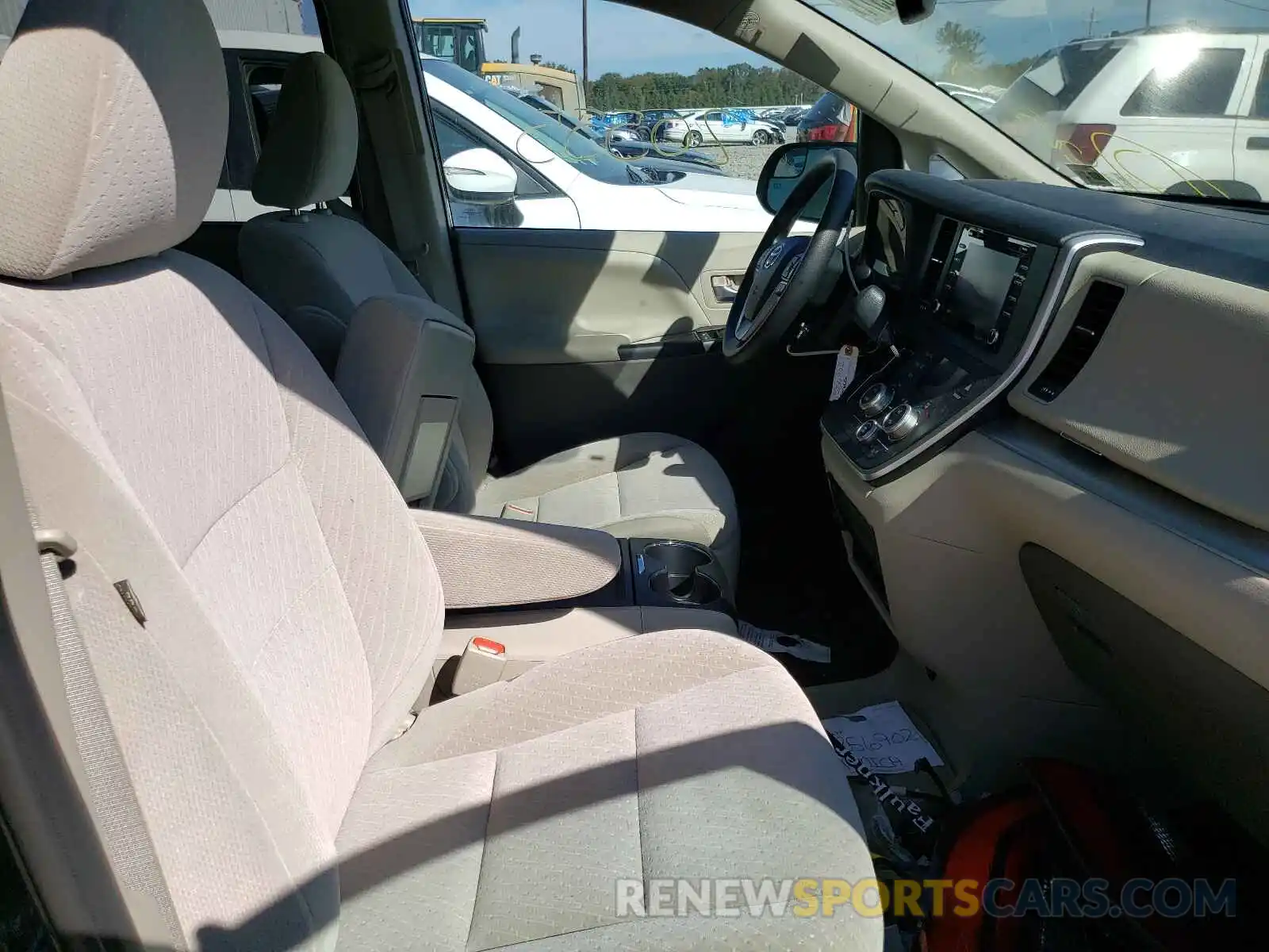 5 Photograph of a damaged car 5TDKZ3DC0LS048202 TOYOTA SIENNA 2020