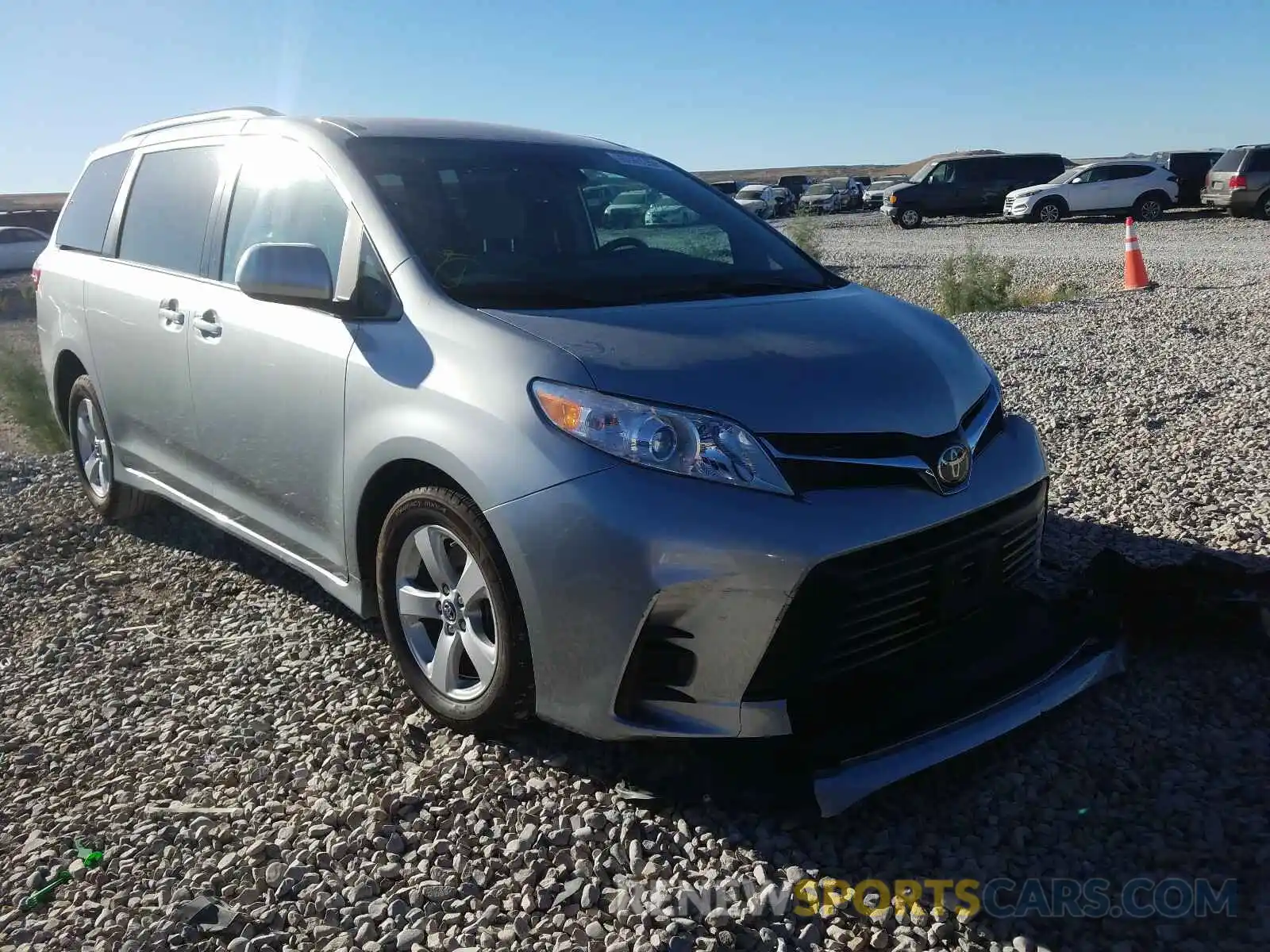 1 Photograph of a damaged car 5TDKZ3DC0LS050726 TOYOTA SIENNA 2020