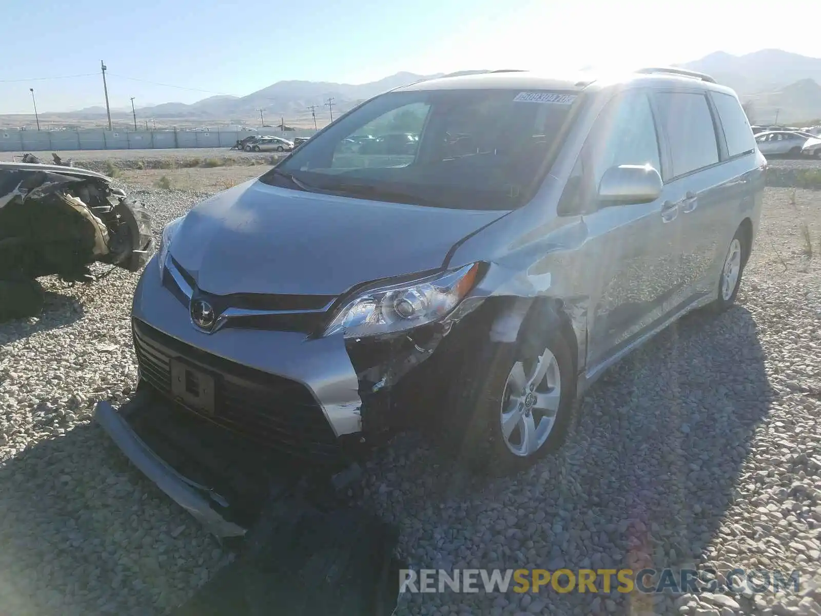 2 Photograph of a damaged car 5TDKZ3DC0LS050726 TOYOTA SIENNA 2020