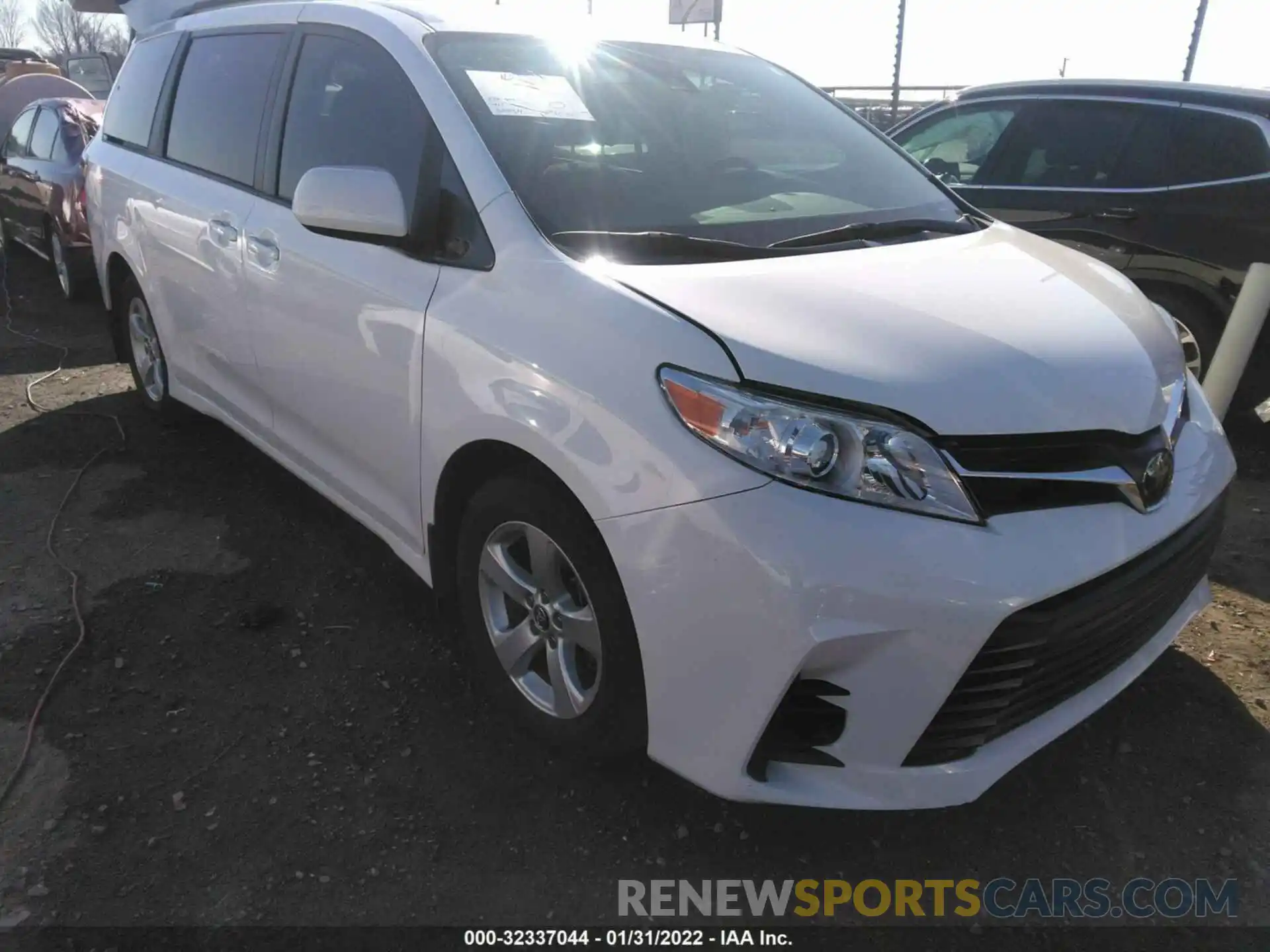 1 Photograph of a damaged car 5TDKZ3DC0LS053383 TOYOTA SIENNA 2020