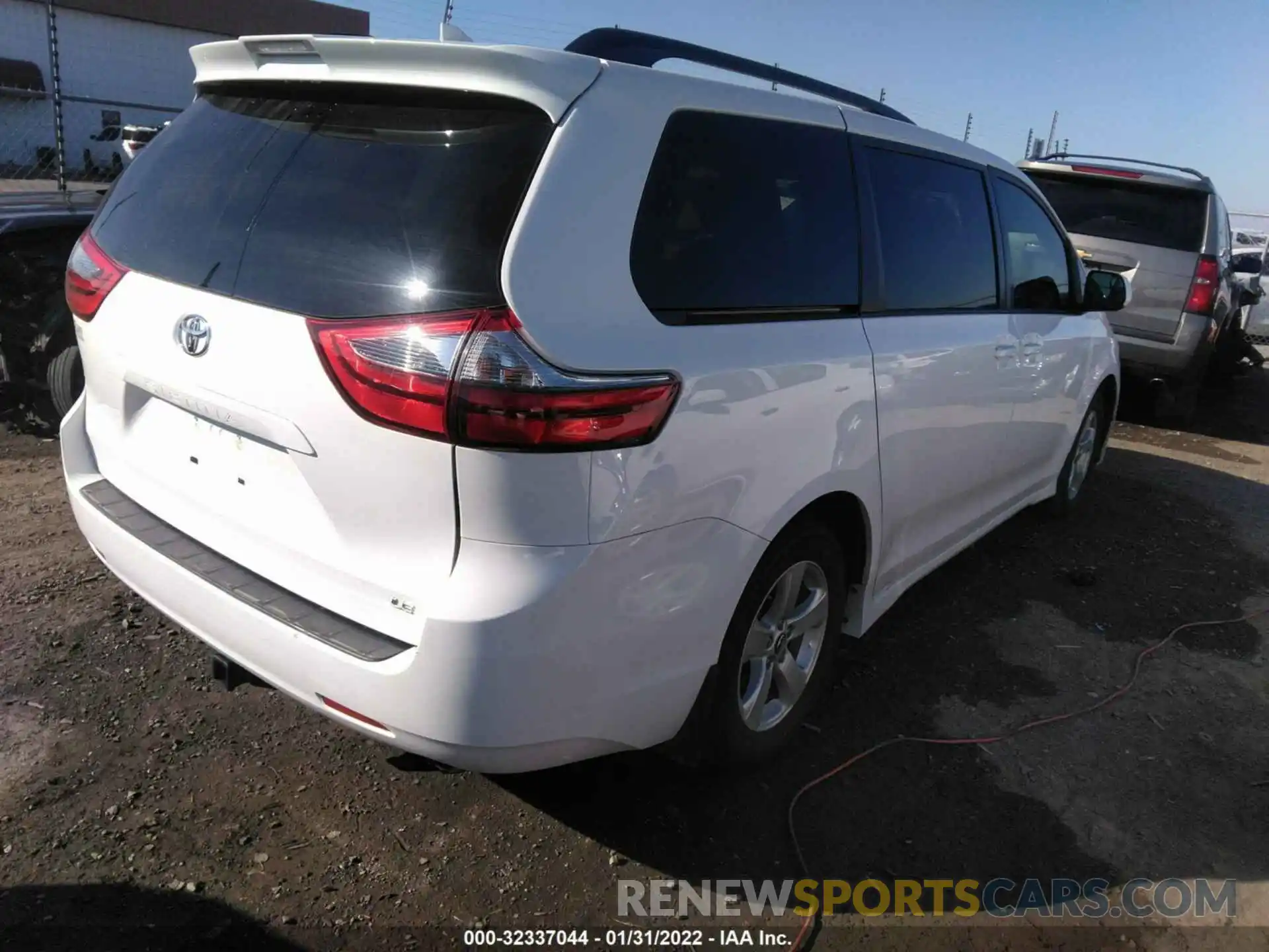 4 Фотография поврежденного автомобиля 5TDKZ3DC0LS053383 TOYOTA SIENNA 2020