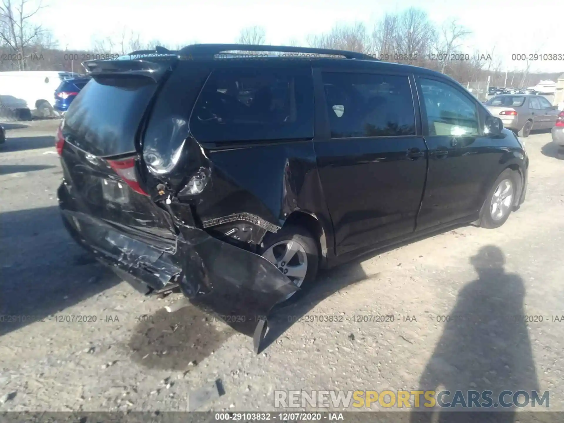 4 Photograph of a damaged car 5TDKZ3DC0LS055103 TOYOTA SIENNA 2020